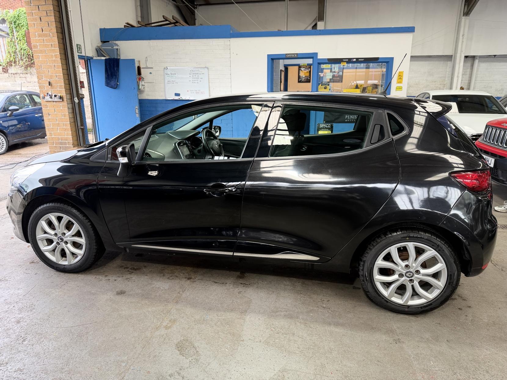 Renault Clio - Image 2