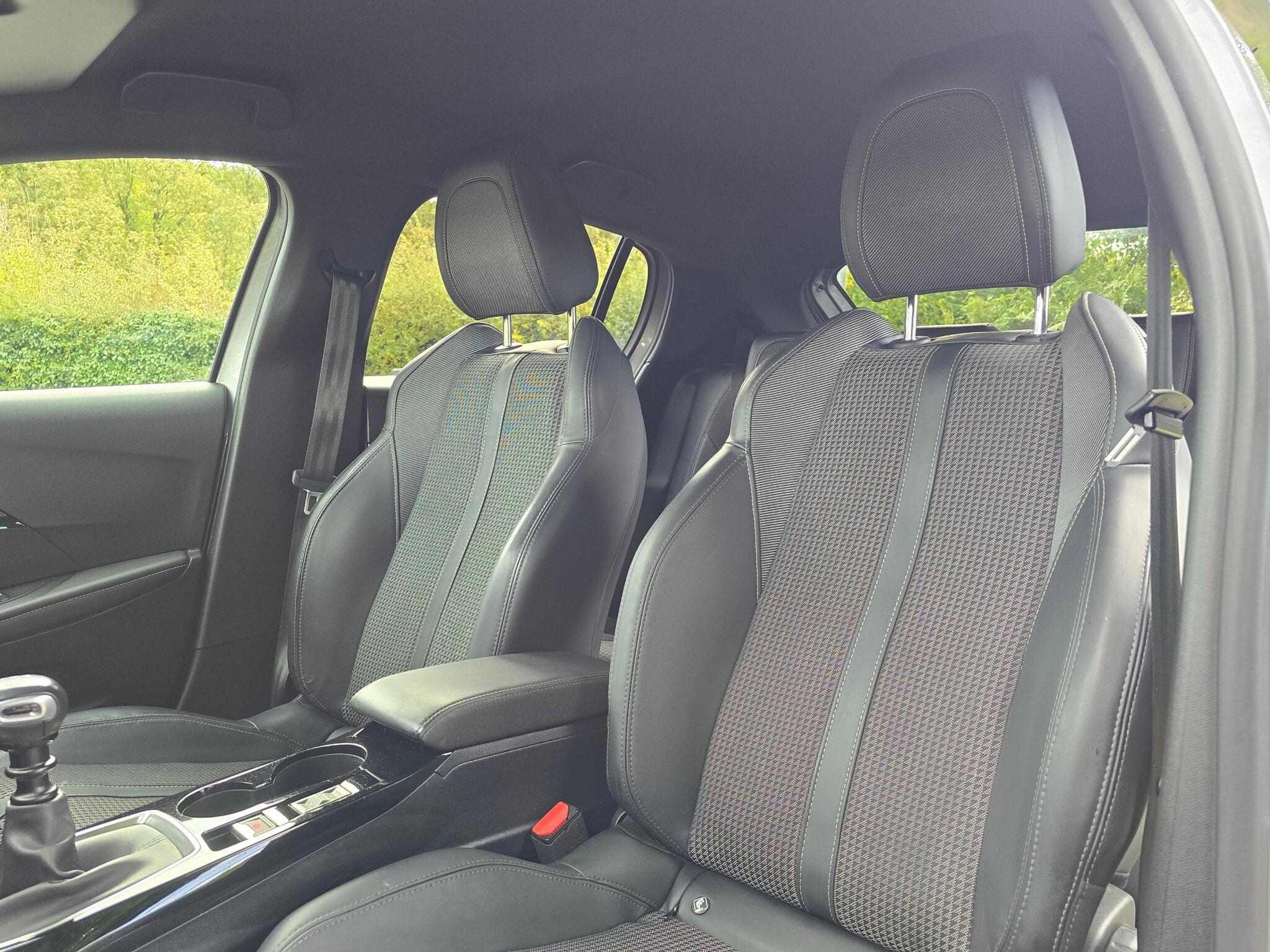Peugeot 208 - Image 3