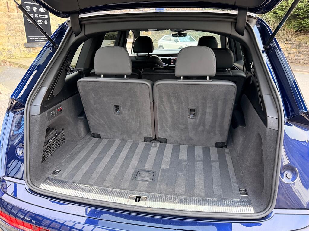 Audi Q7 - Image 30