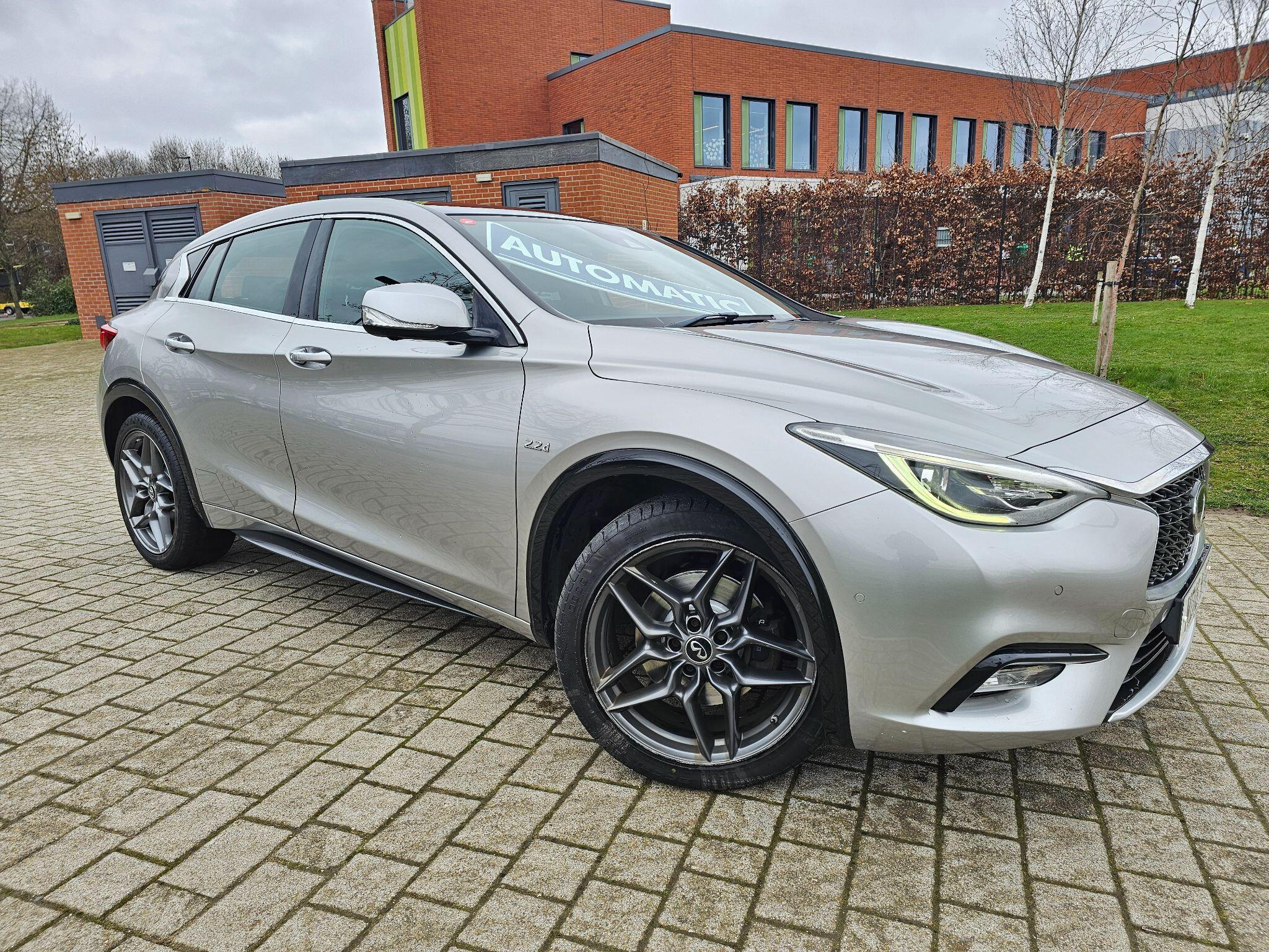 Infiniti Q30 - Image 9