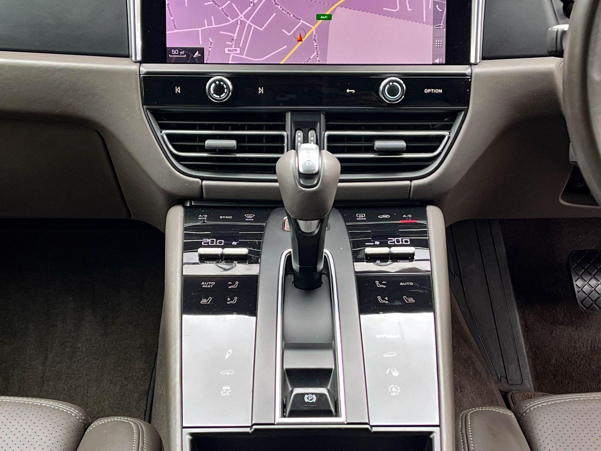 Porsche Macan - Image 10