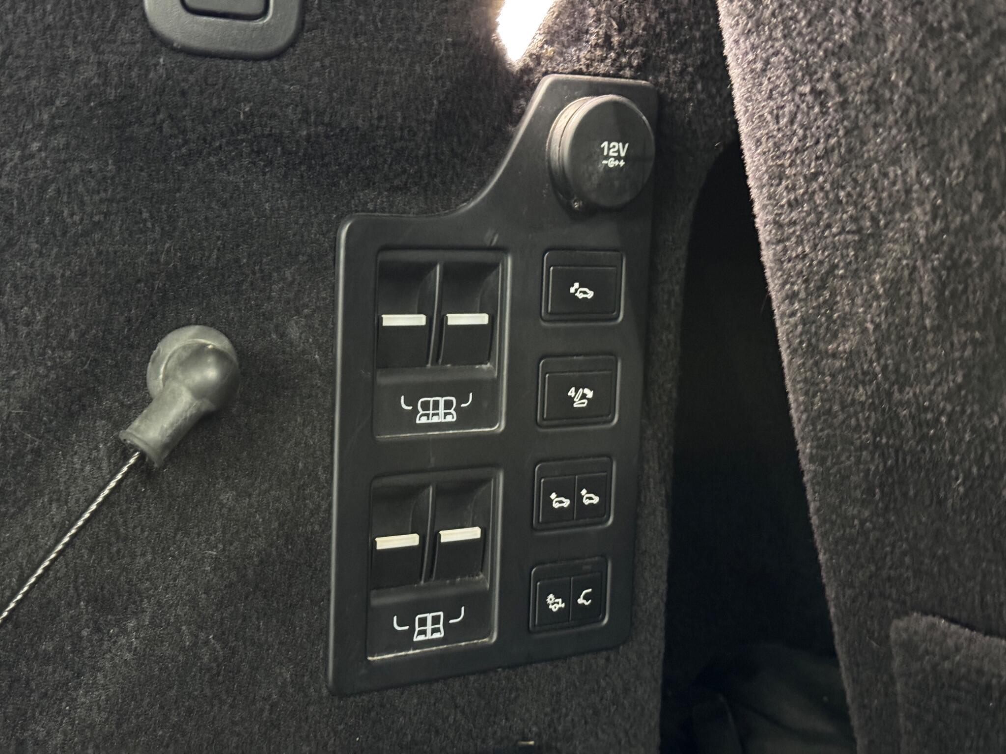 Land Rover Discovery - Image 45