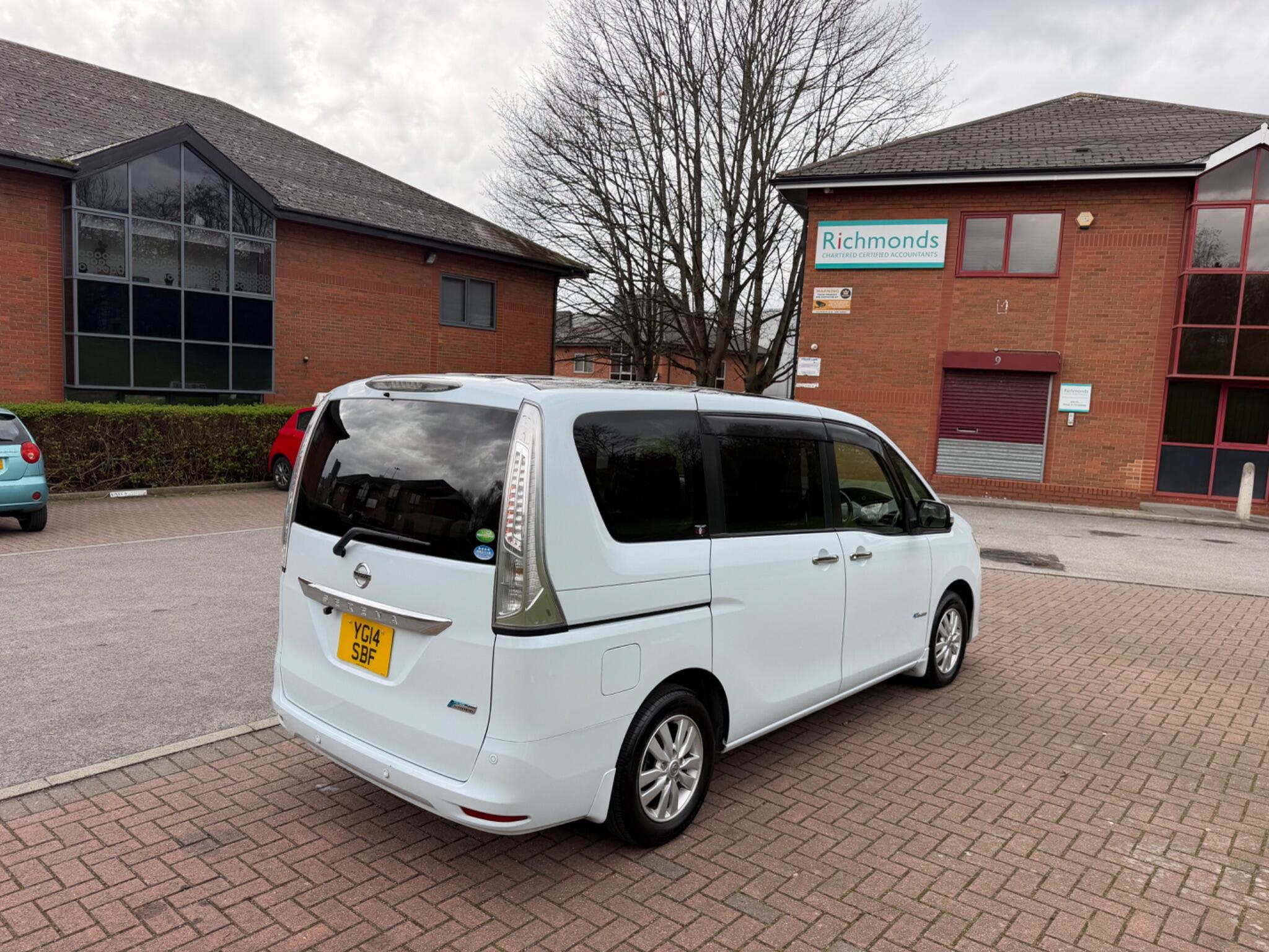 Nissan Serena - Image 22