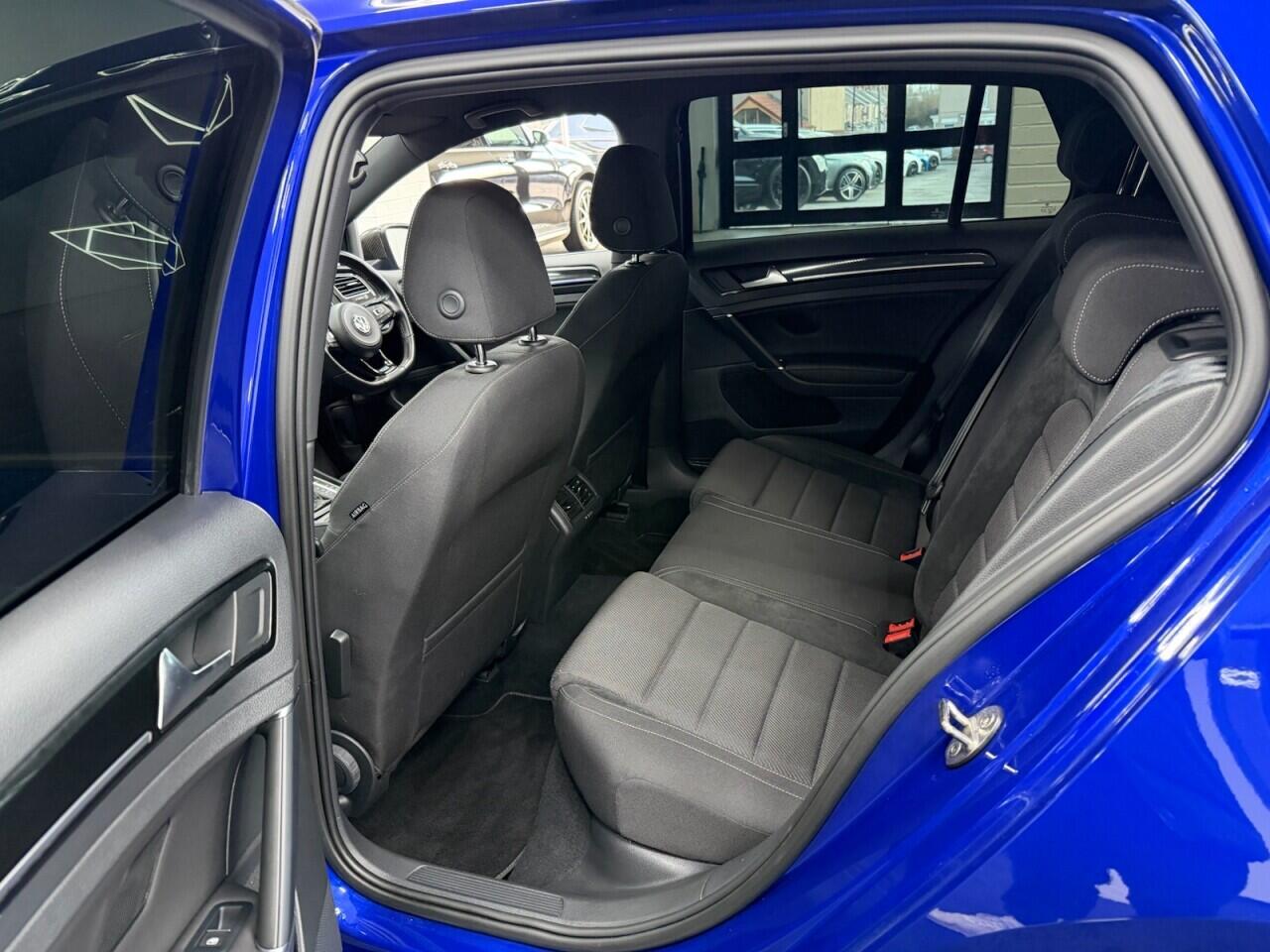 Volkswagen Golf - Image 21