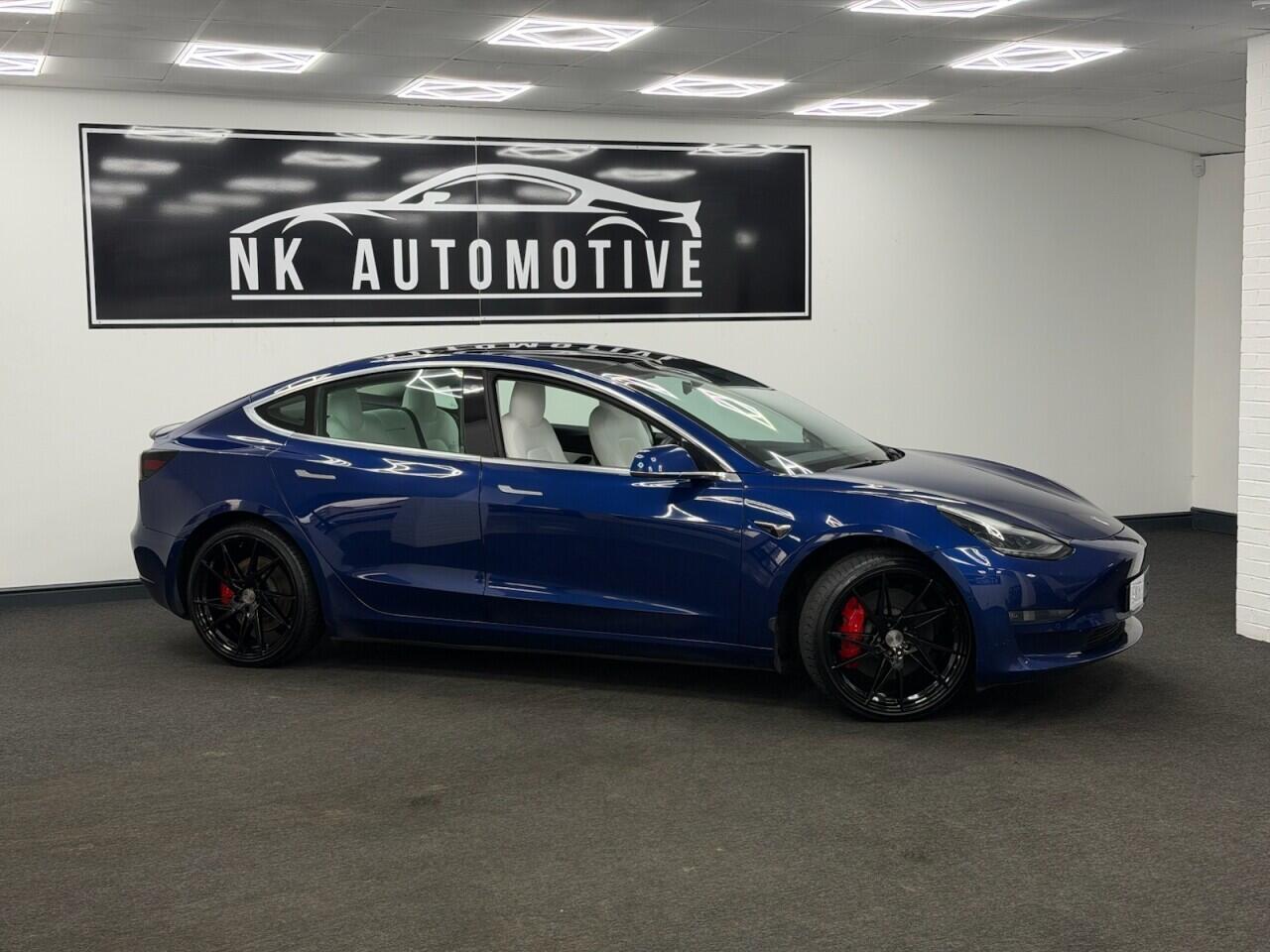 Tesla Model 3 - Image 2