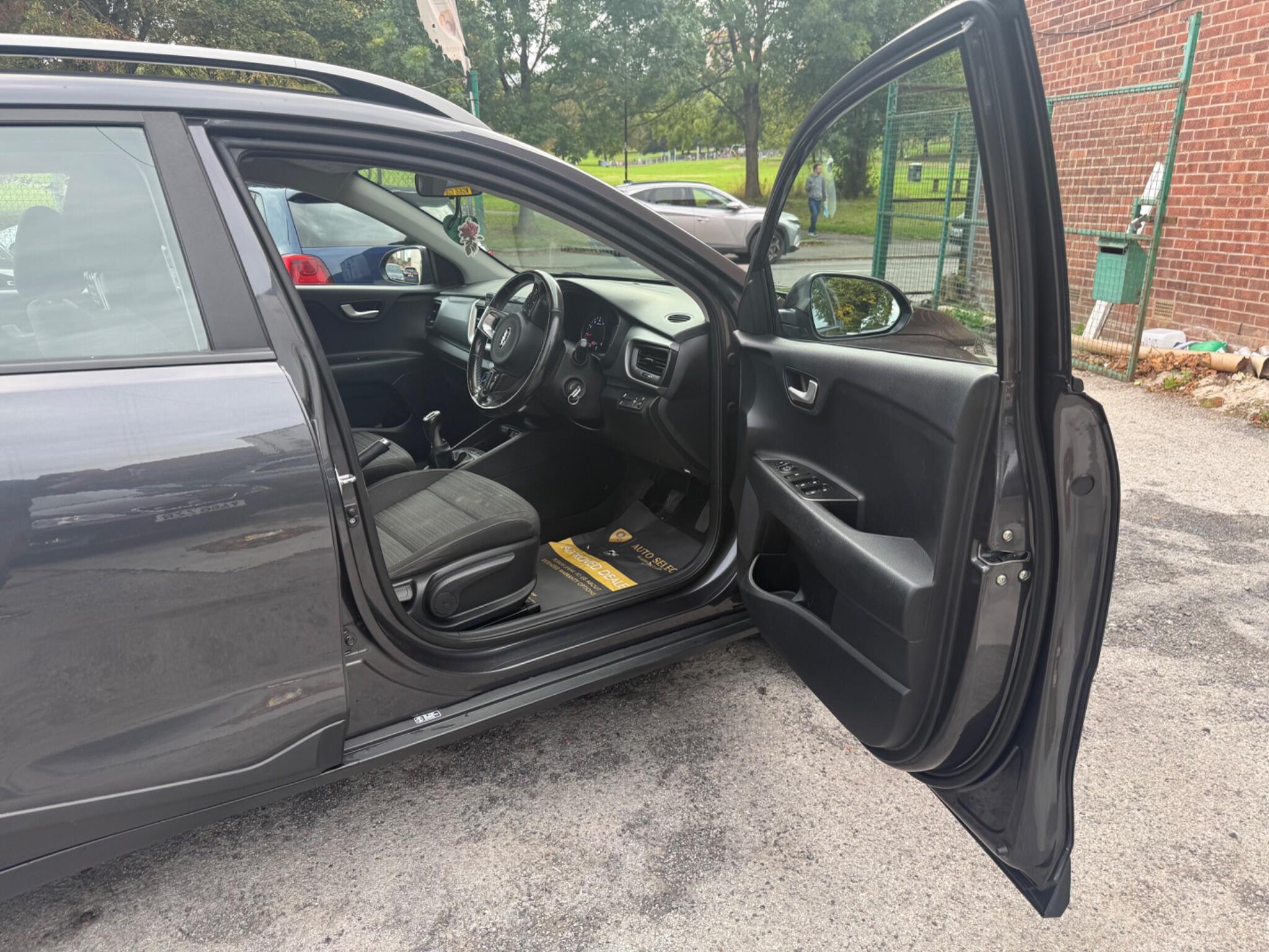 Kia Stonic - Image 15