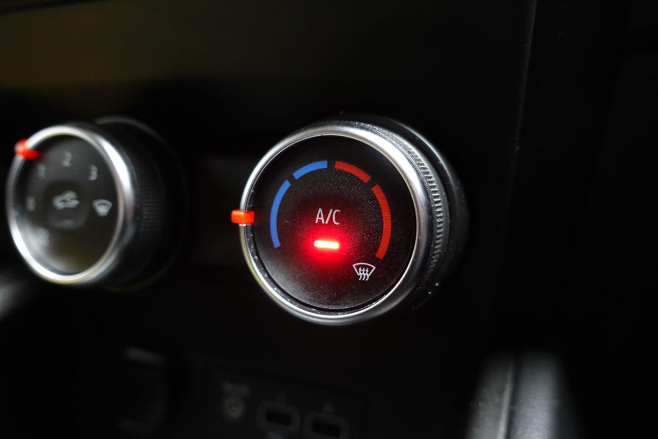 Renault Clio - Image 39