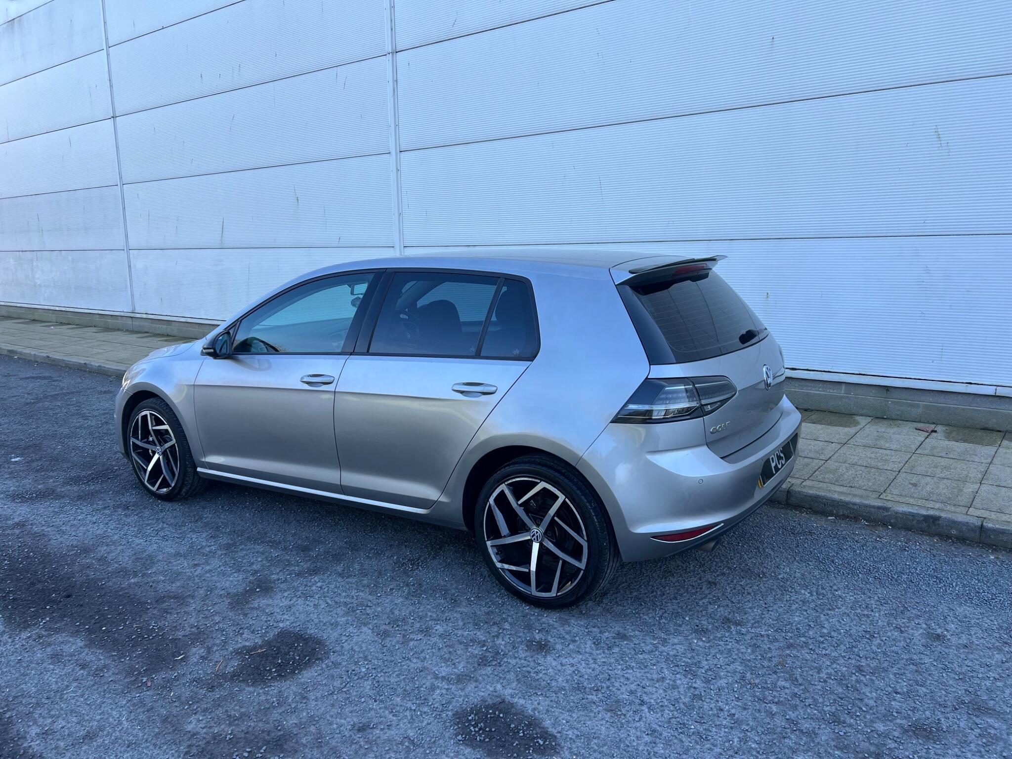 Volkswagen Golf - Image 30
