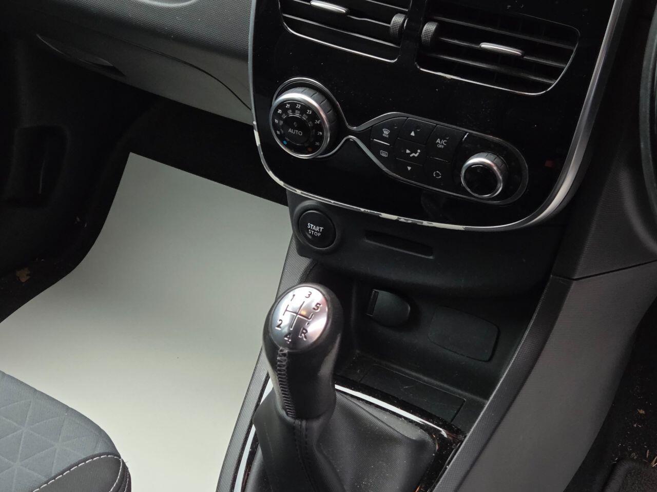 Renault Clio - Image 20