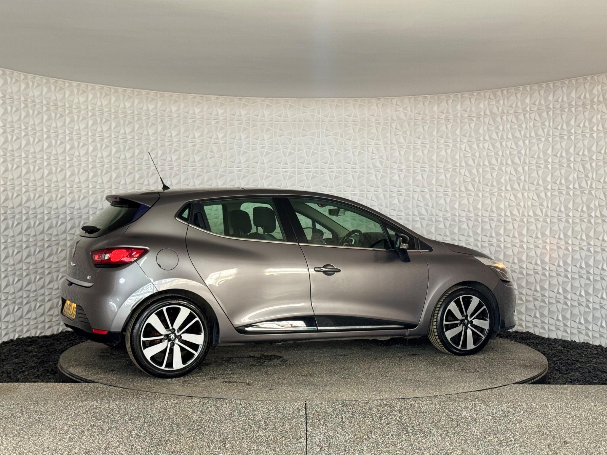 Renault Clio - Image 11