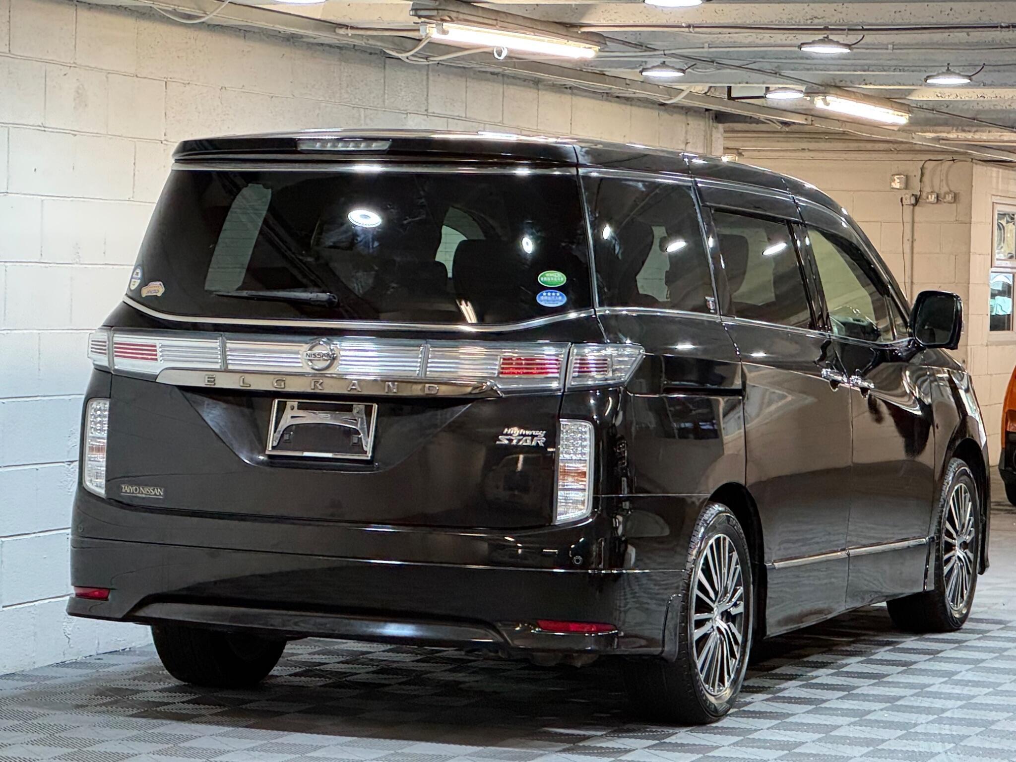 Nissan Elgrand - Image 4