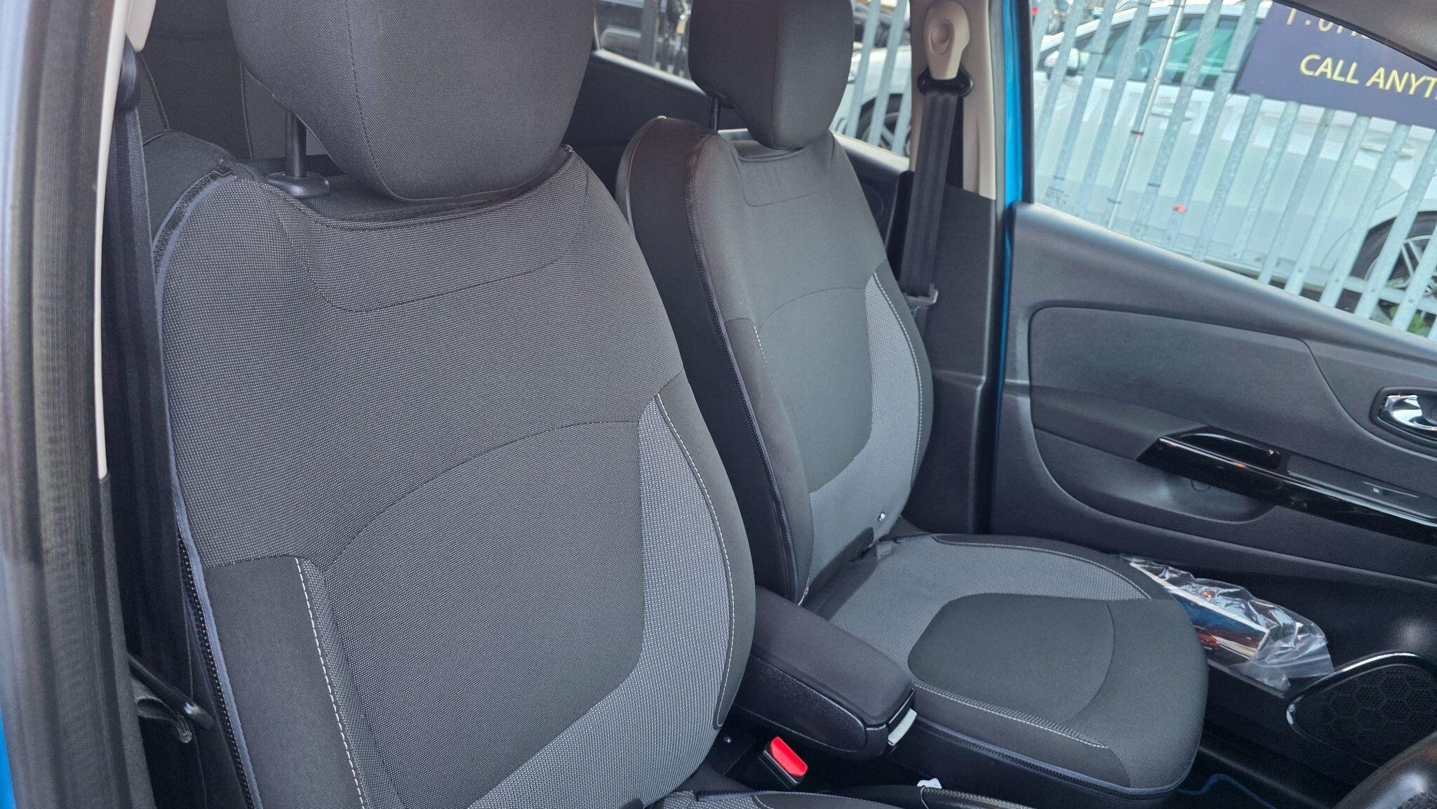 Renault Captur - Image 26