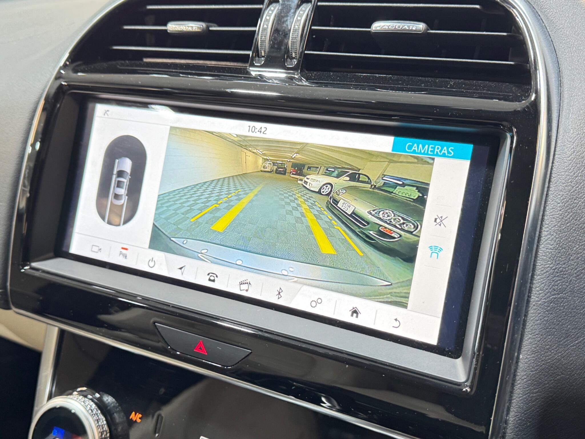 Jaguar XE - Image 14