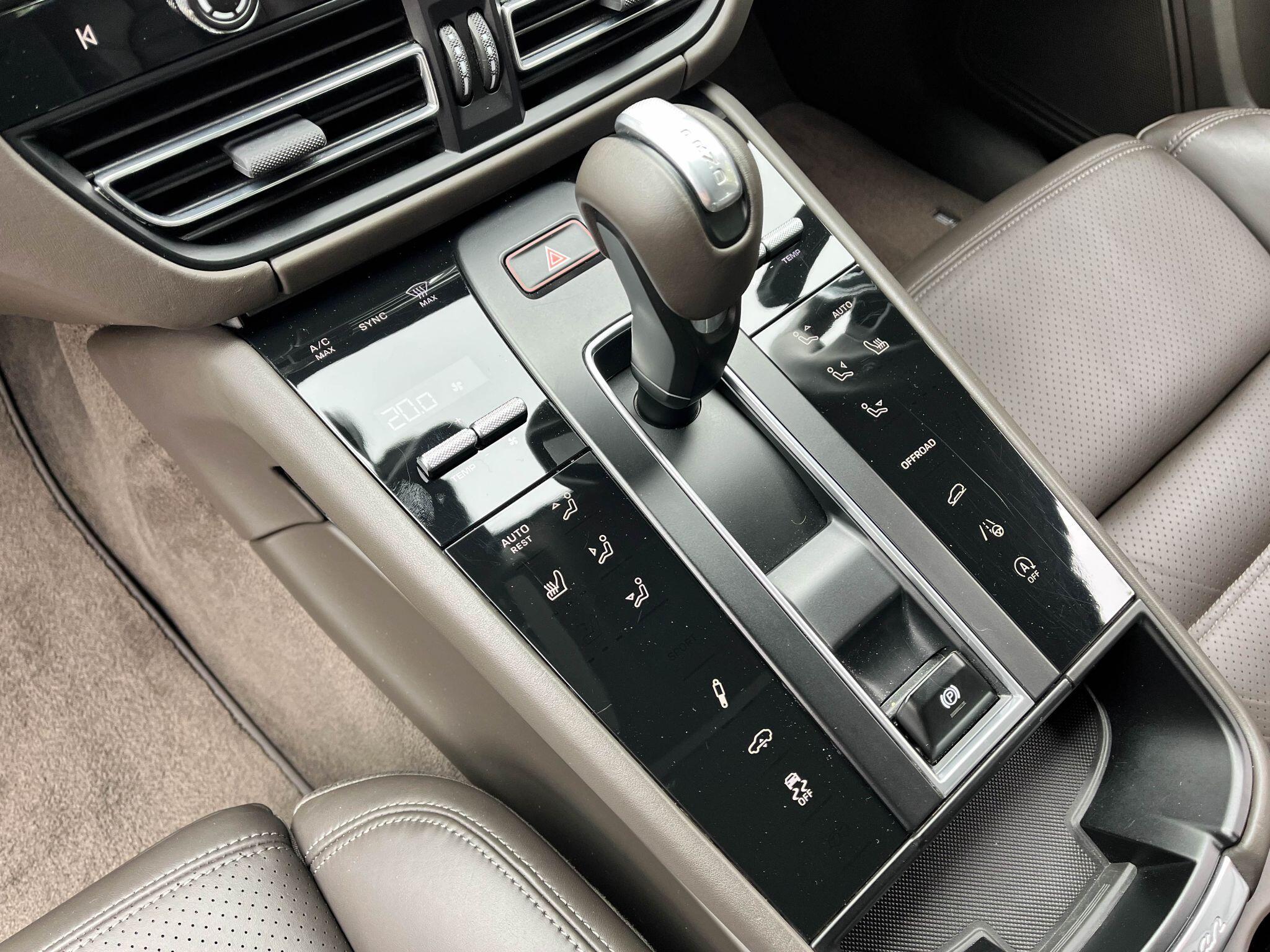 Porsche Macan - Image 11