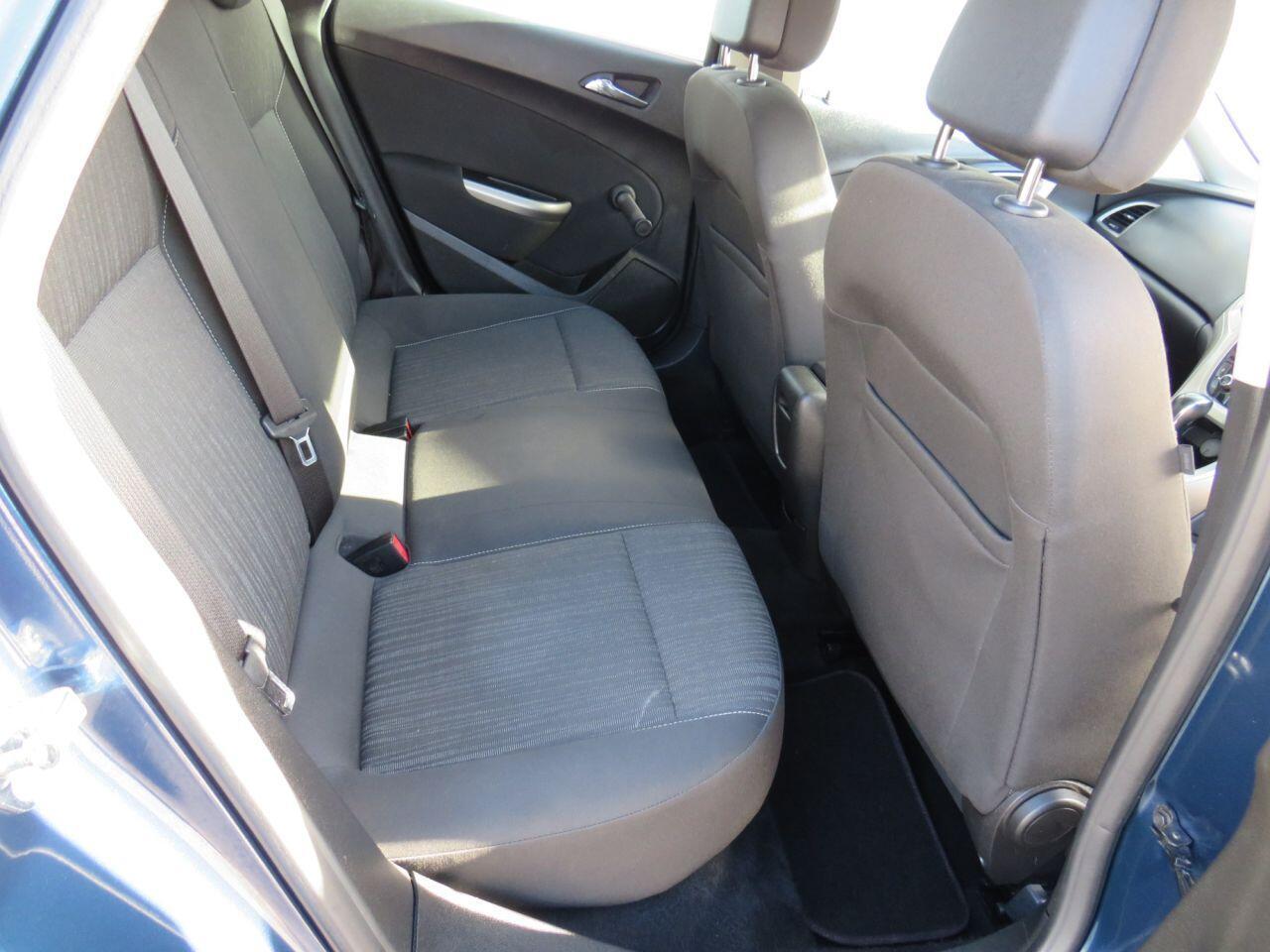 Vauxhall Astra - Image 9