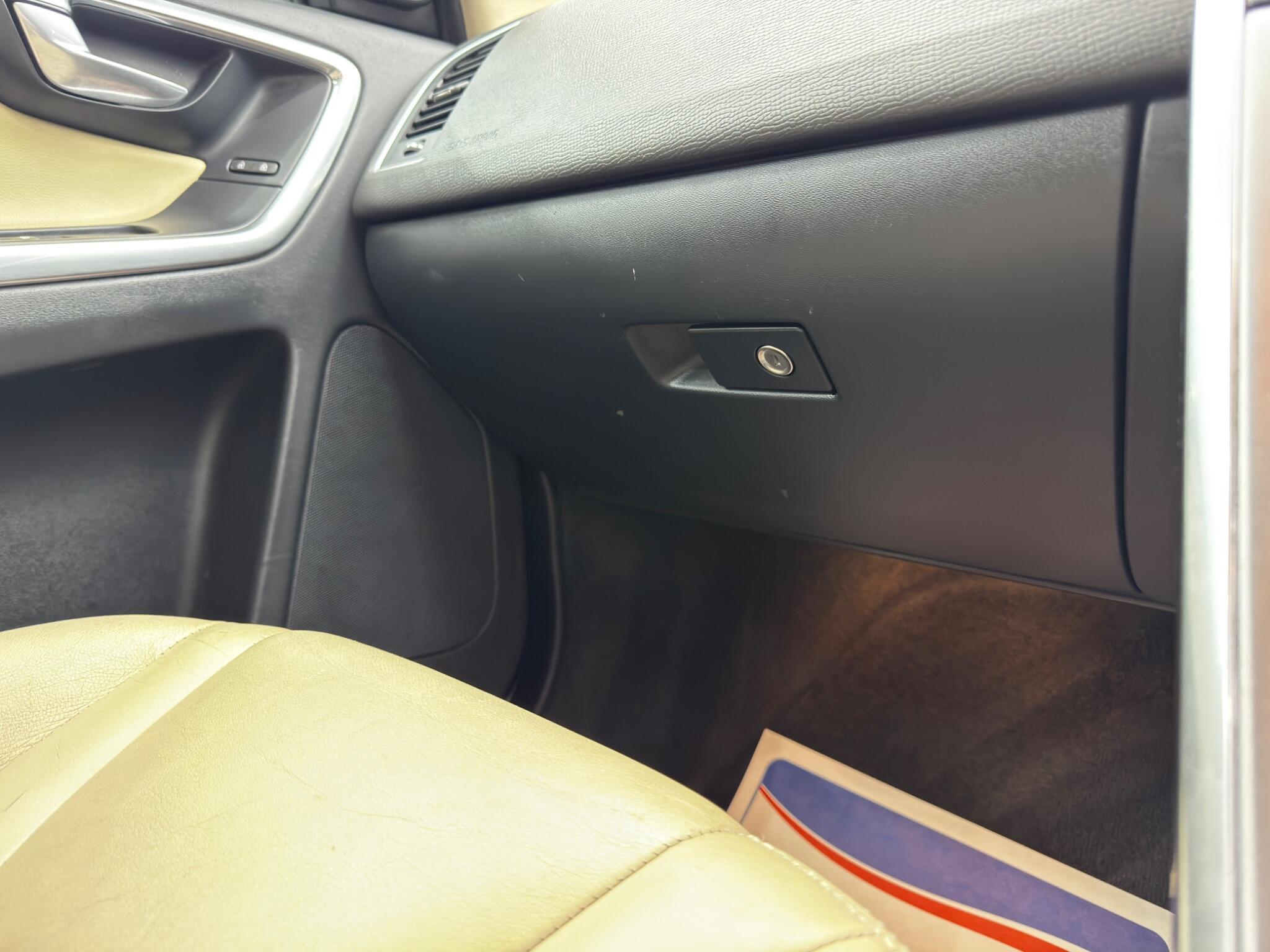 Volvo XC60 - Image 35