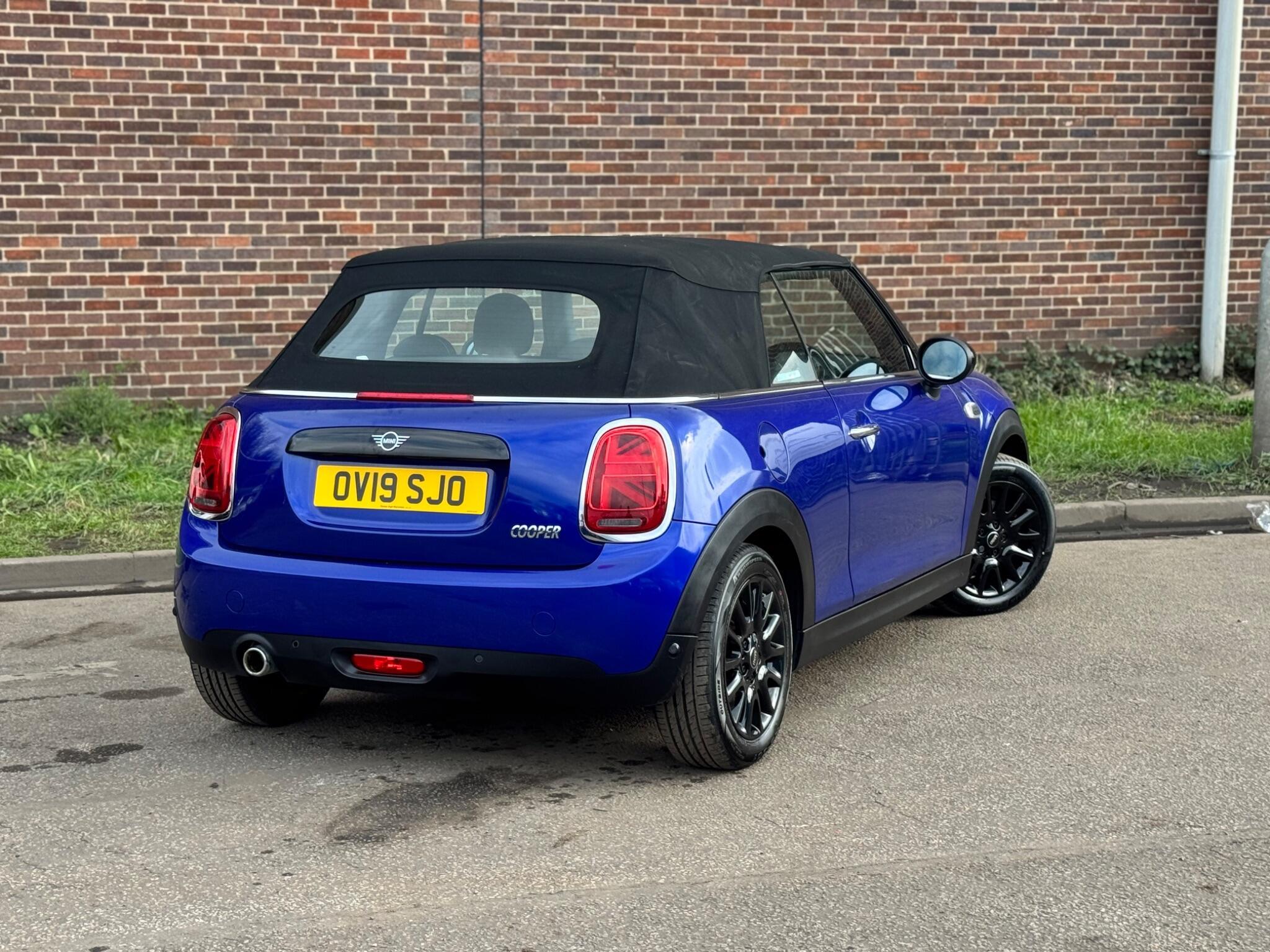 MINI Convertible - Image 16