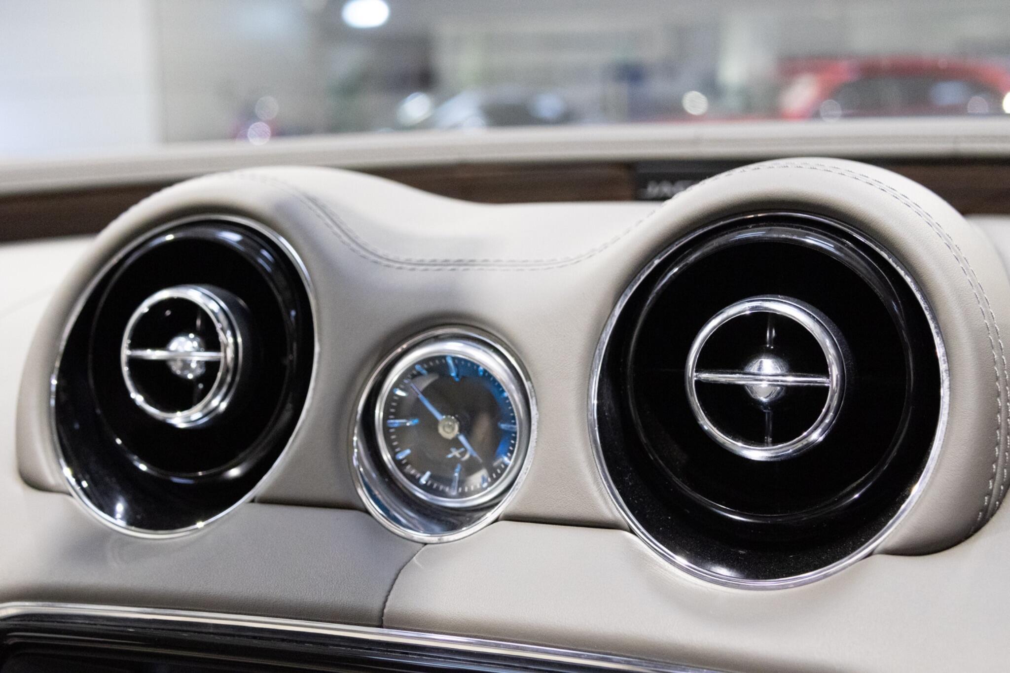 Jaguar XJ - Image 25