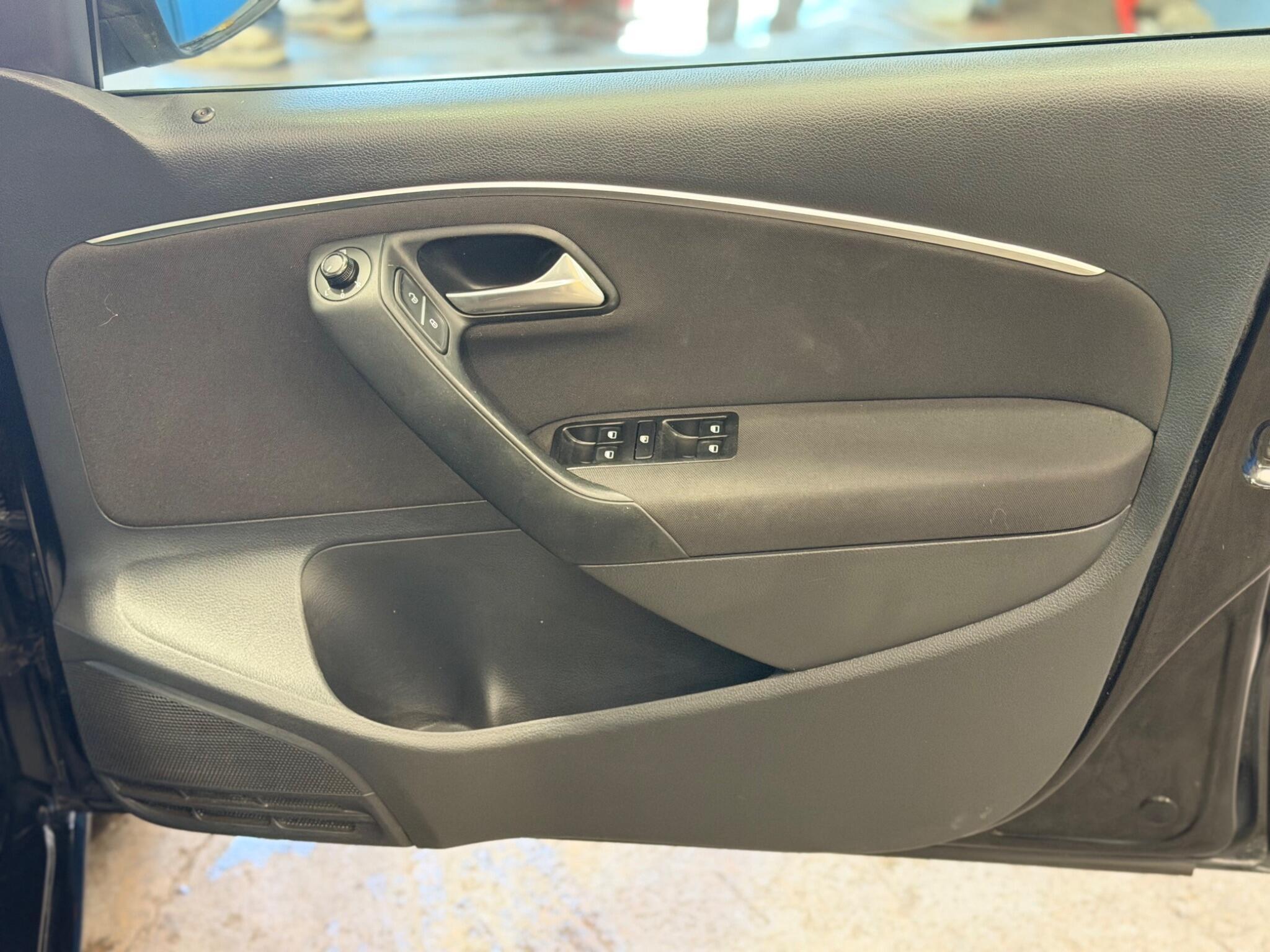 Volkswagen Polo - Image 21