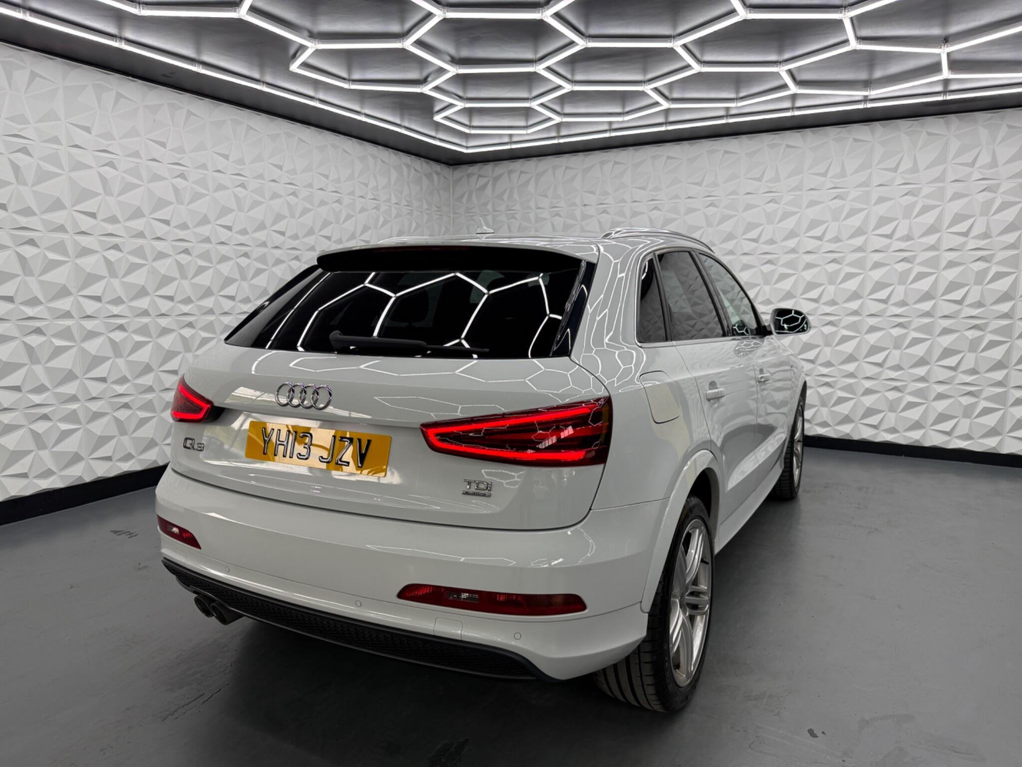 Audi Q3 - Image 11