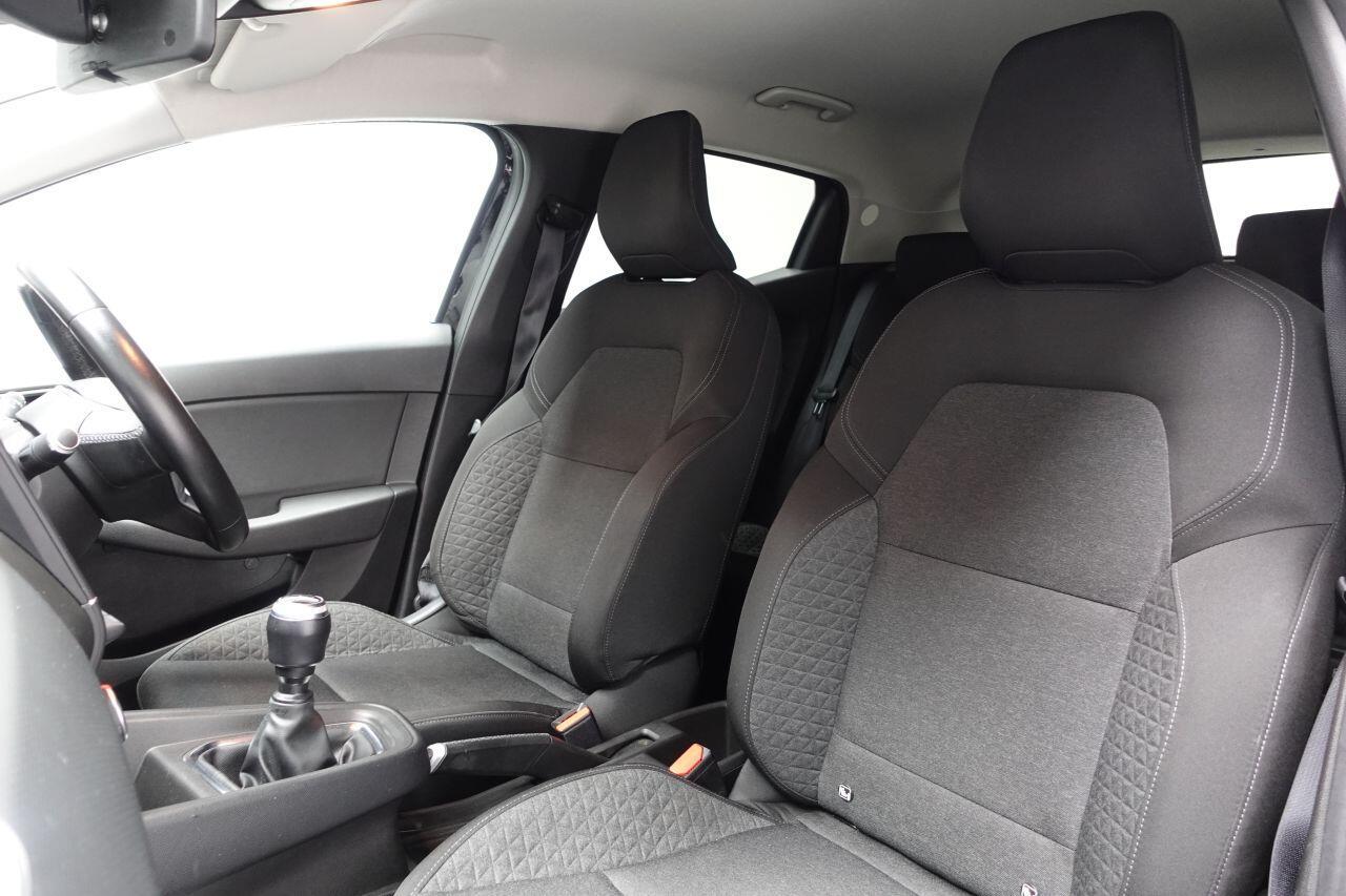 Renault Clio - Image 17