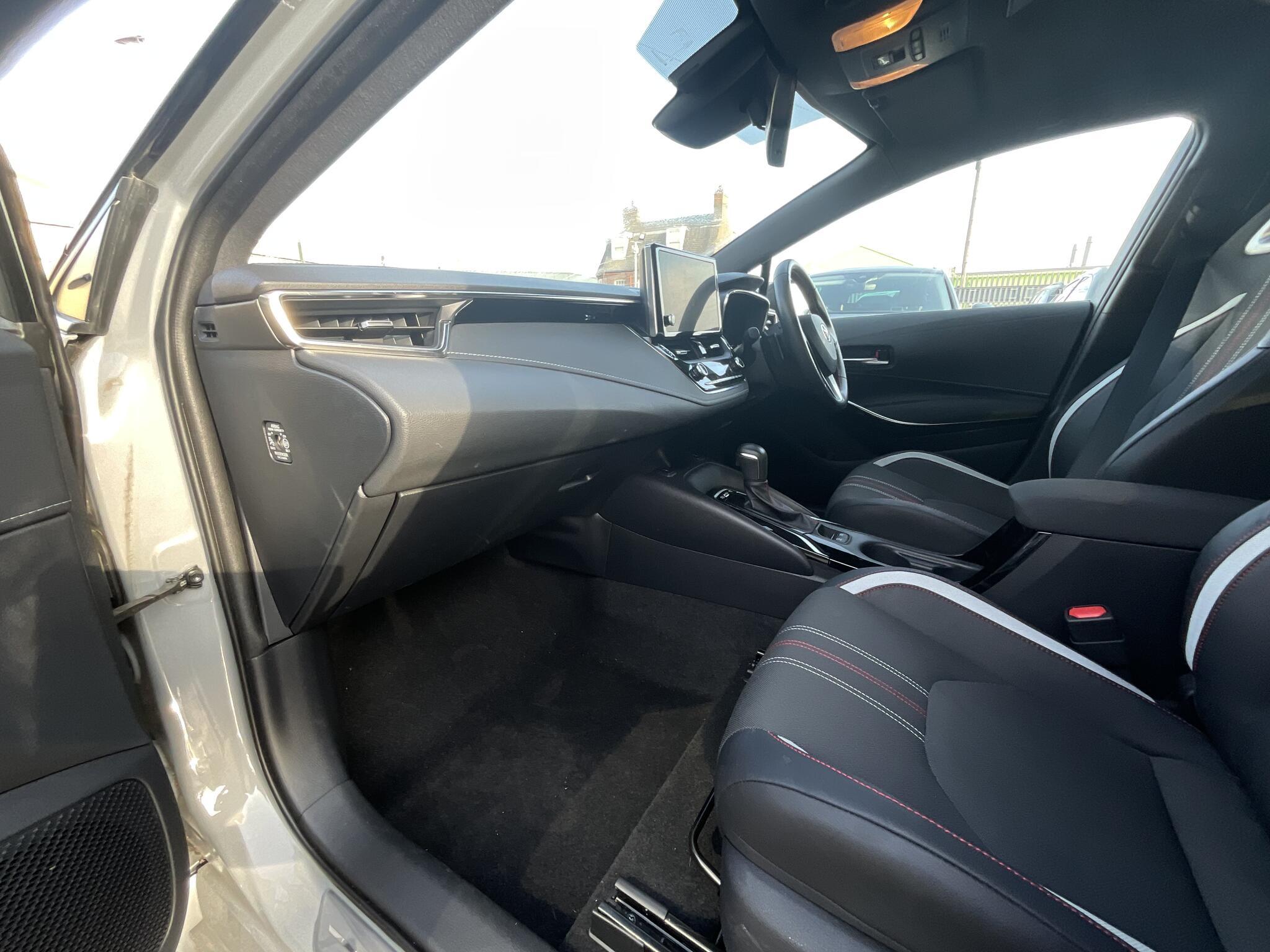 Toyota Corolla - Image 12