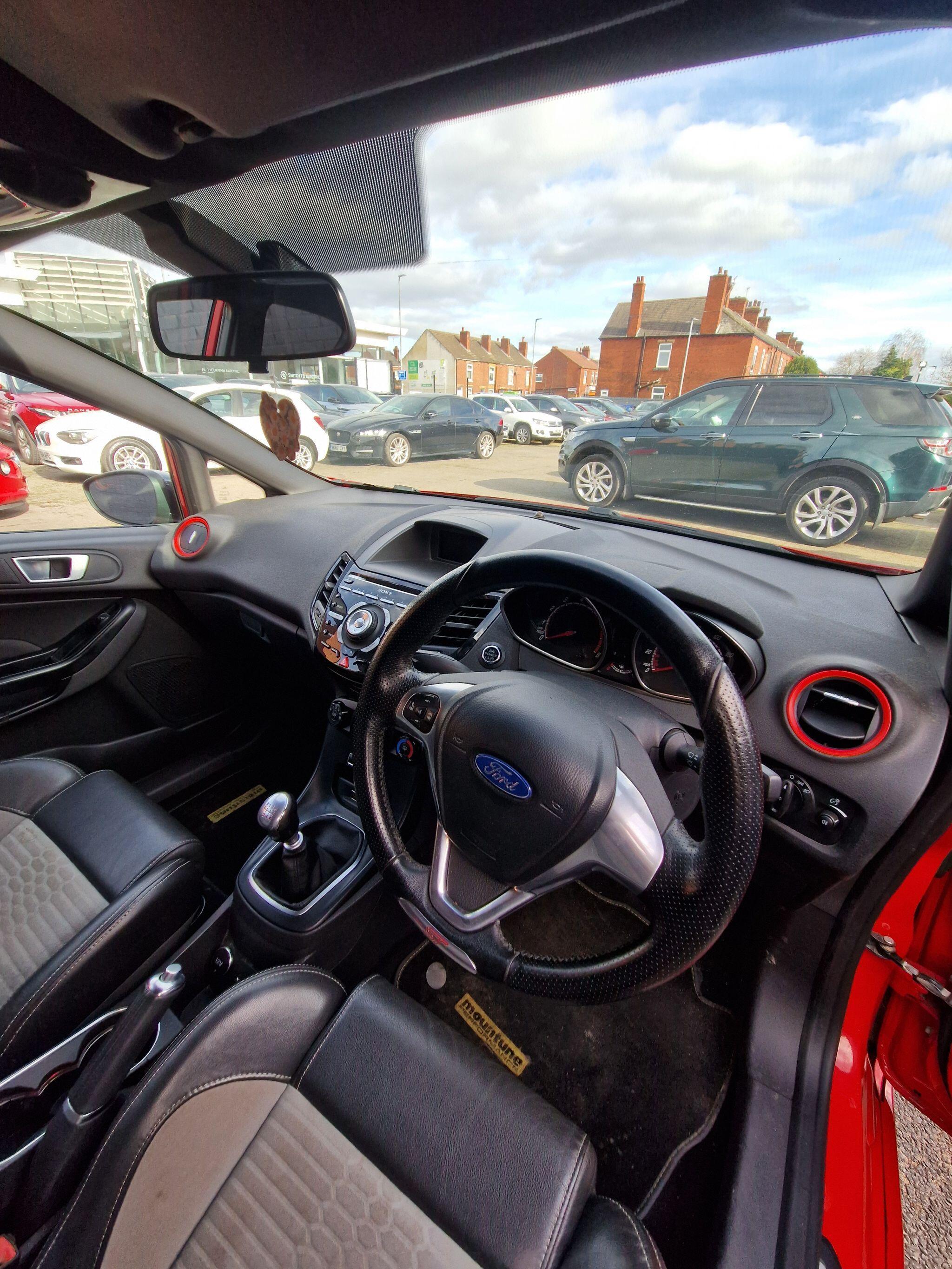 Ford Fiesta - Image 32