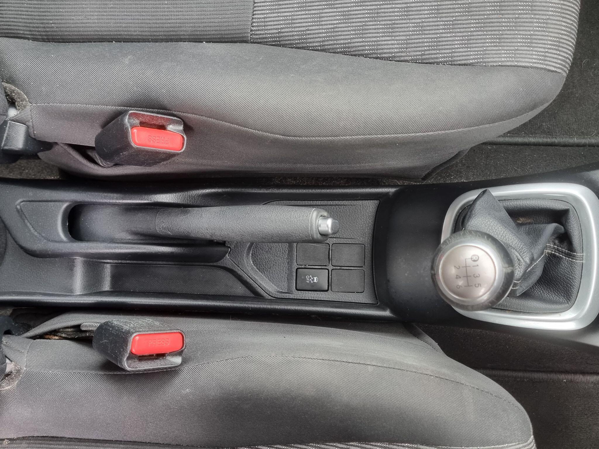 Toyota Yaris - Image 19