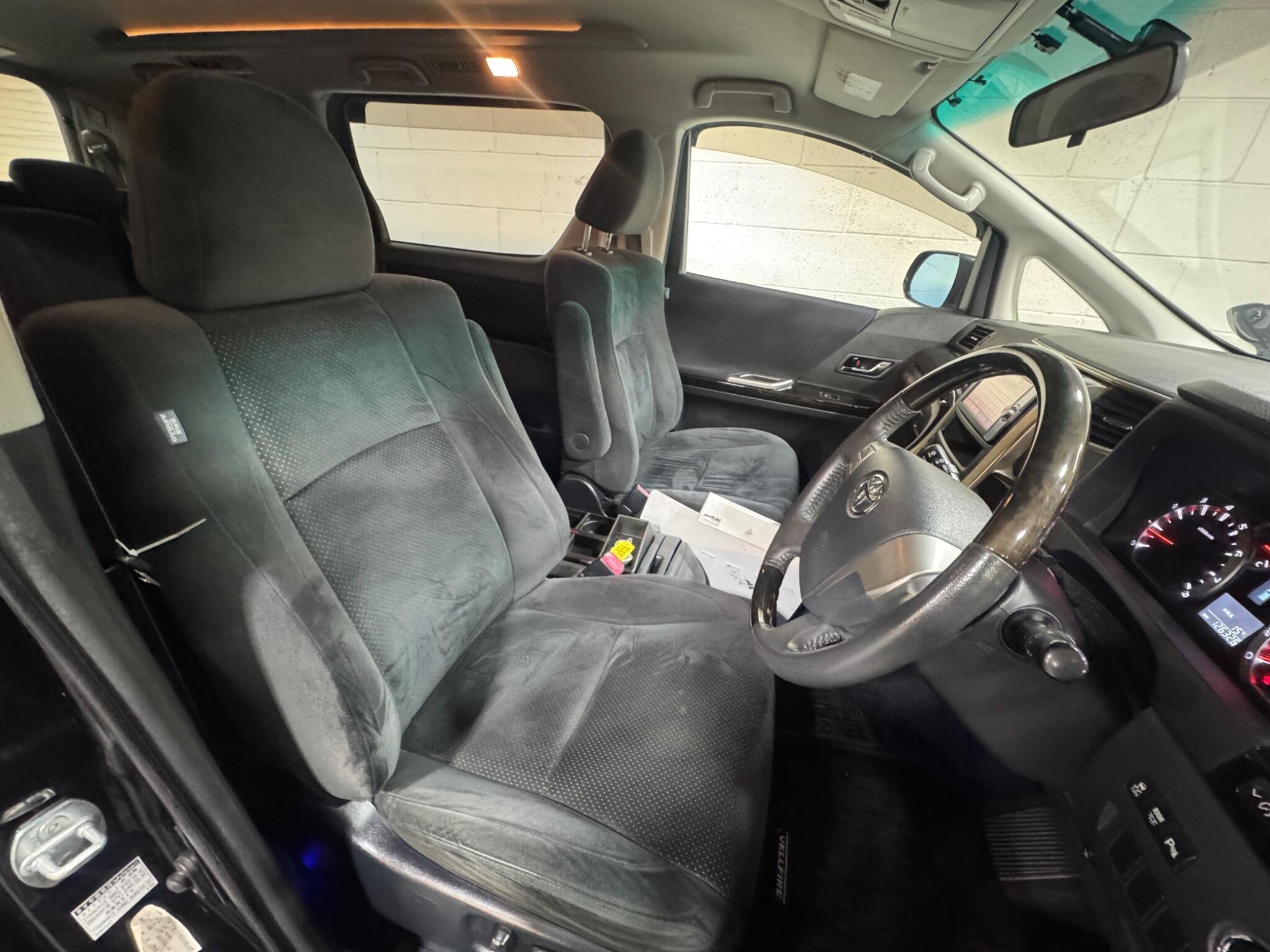 Toyota Vellfire - Image 8