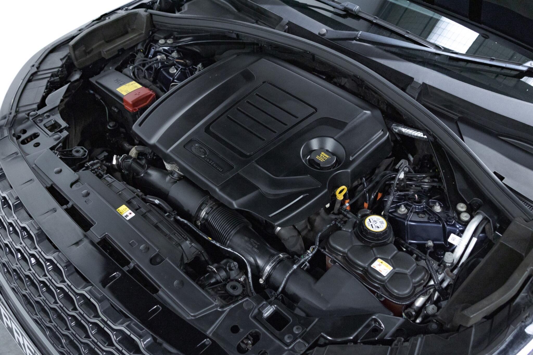 Land Rover Range Rover Velar - Image 17