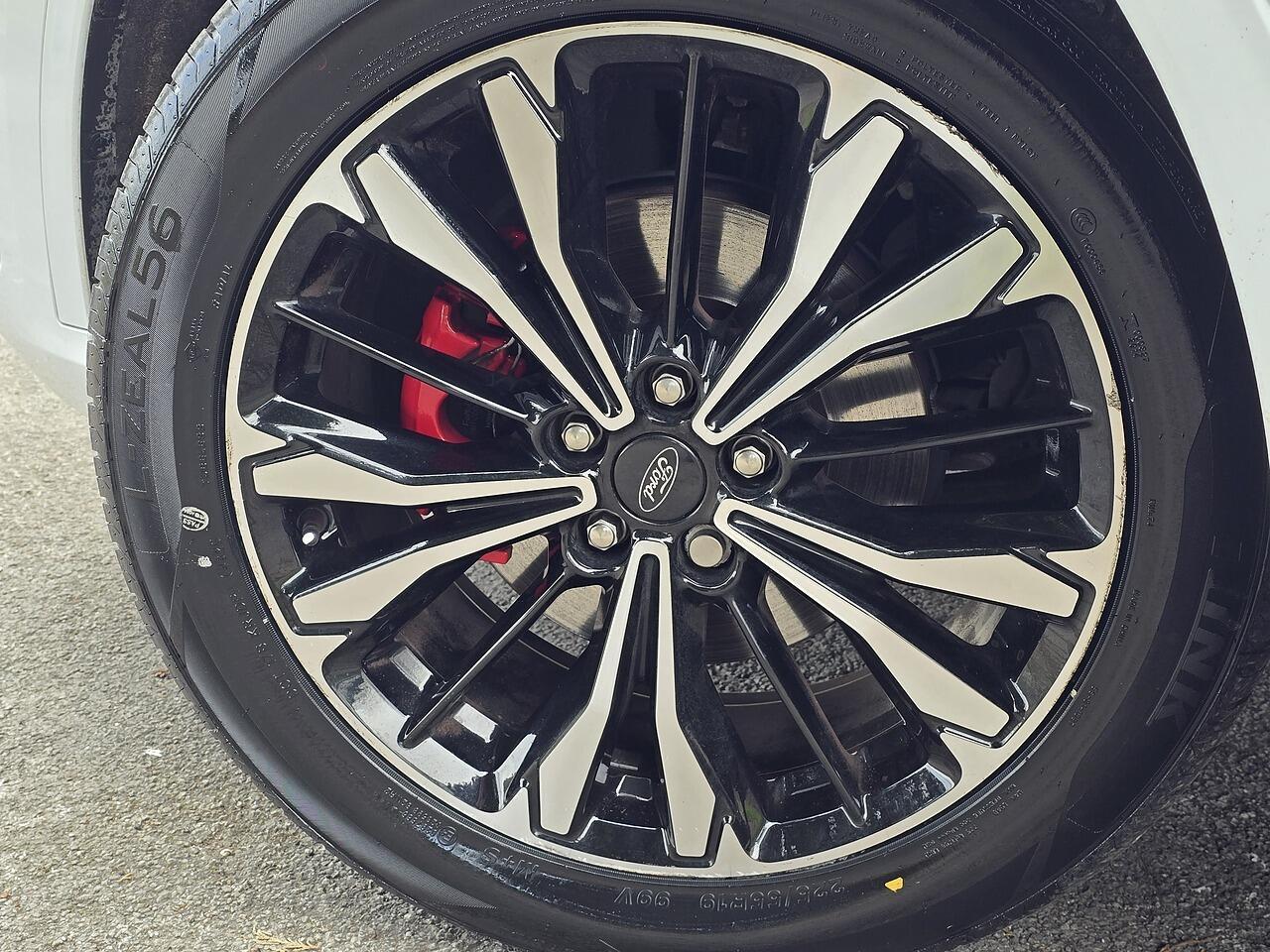 Ford Kuga - Image 17