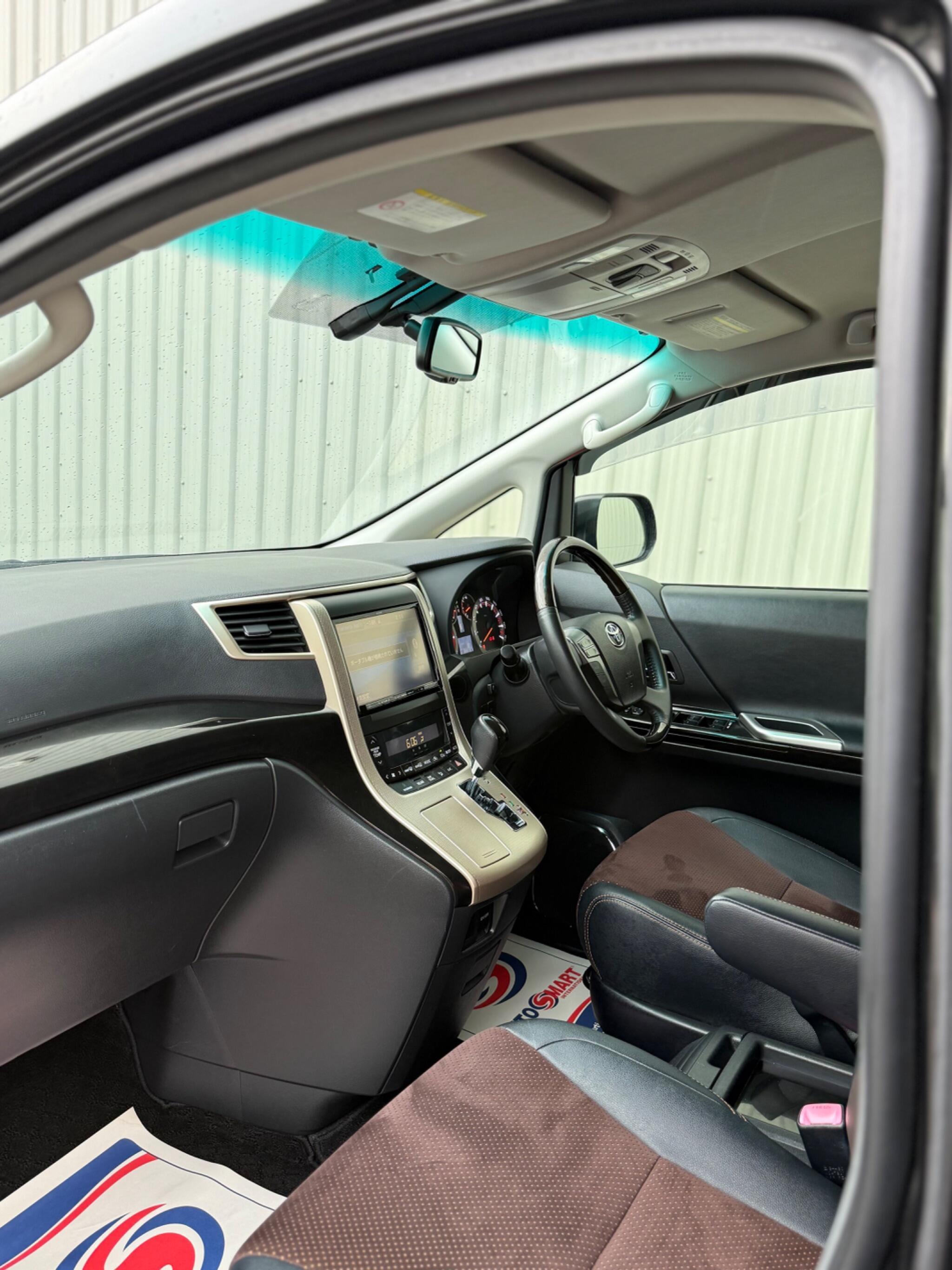 Toyota Alphard - Image 24