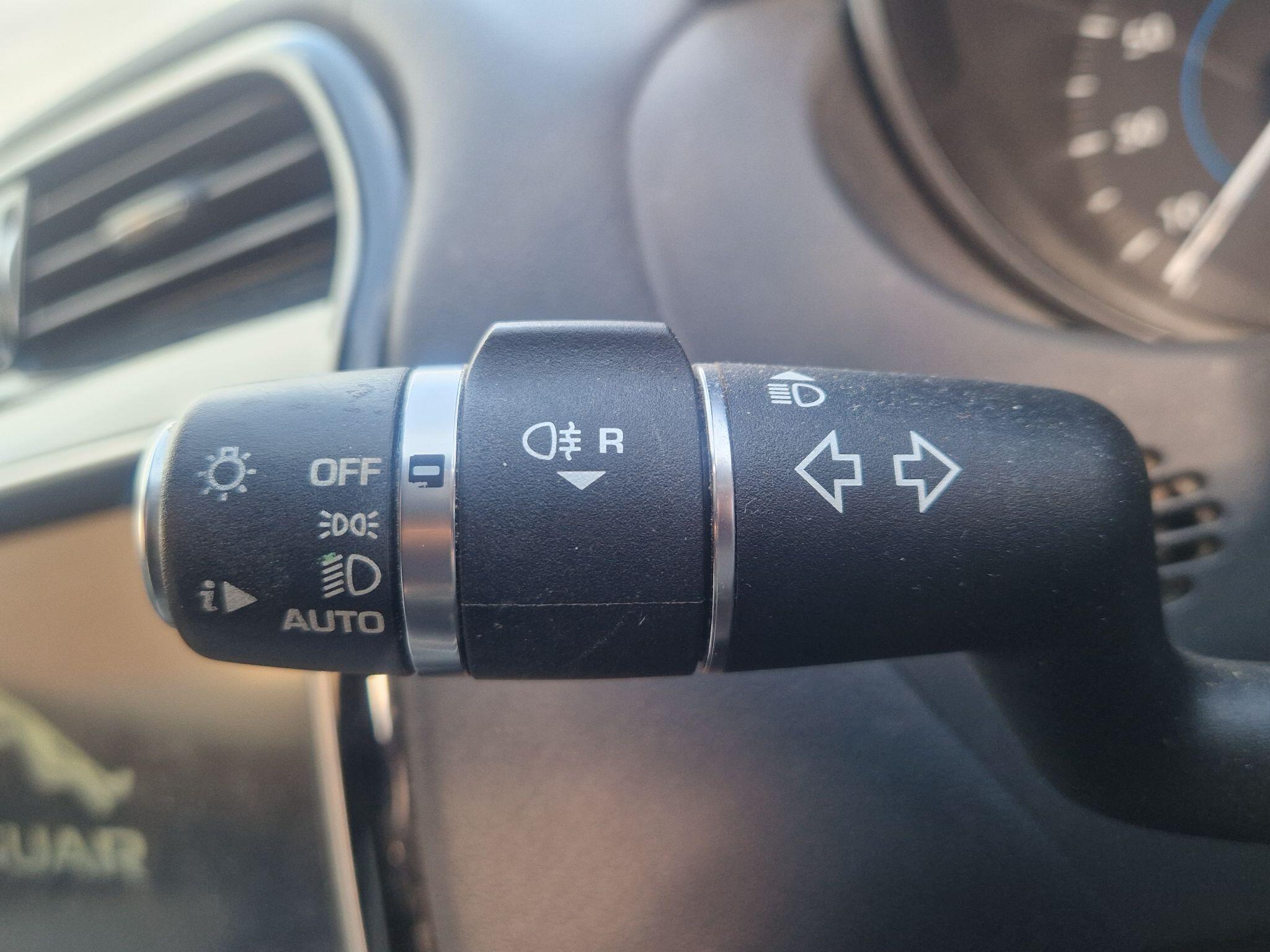 Jaguar XE - Image 44