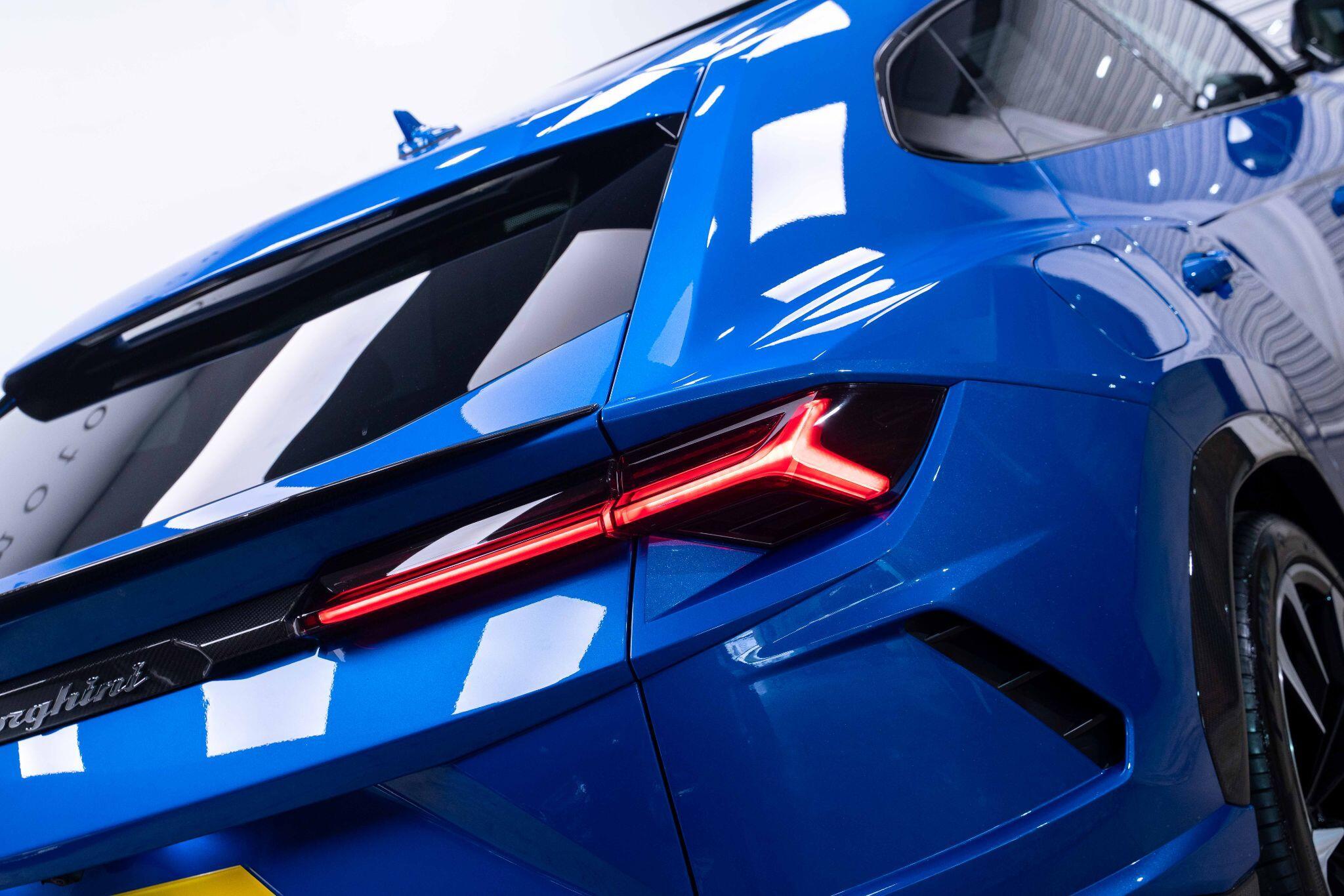 Lamborghini Urus - Image 8