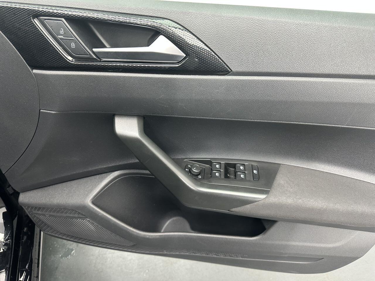 Volkswagen Polo - Image 17