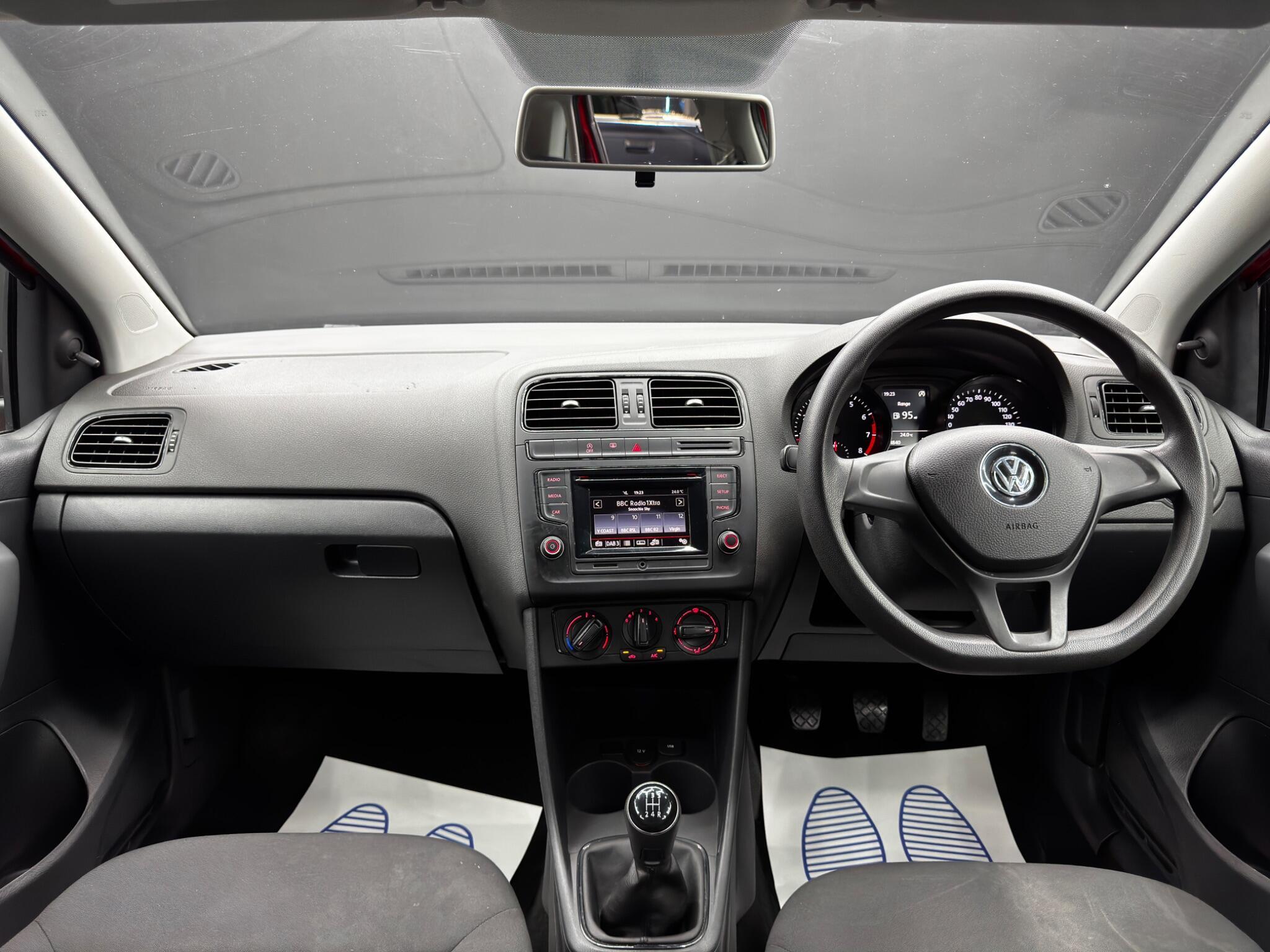Volkswagen Polo - Image 10