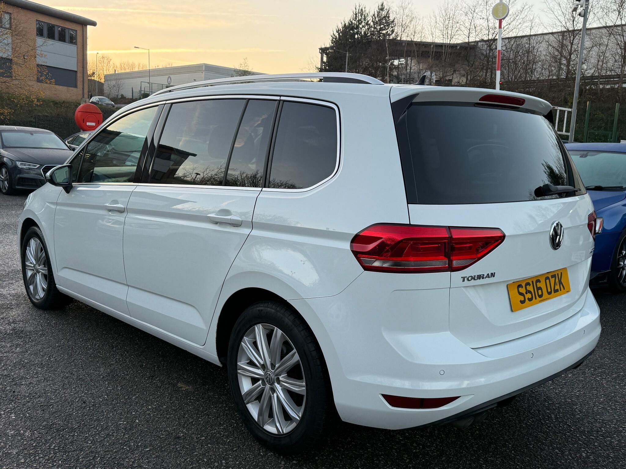 Volkswagen Touran - Image 13