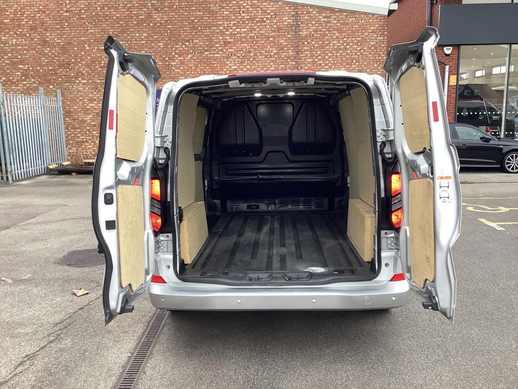 Ford Transit Custom - Image 9