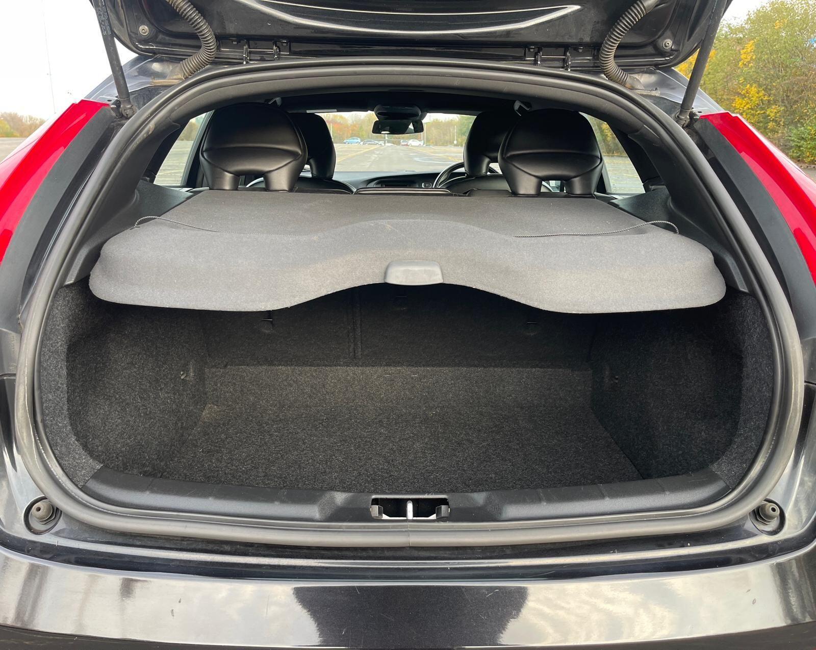 Volvo V40 - Image 40