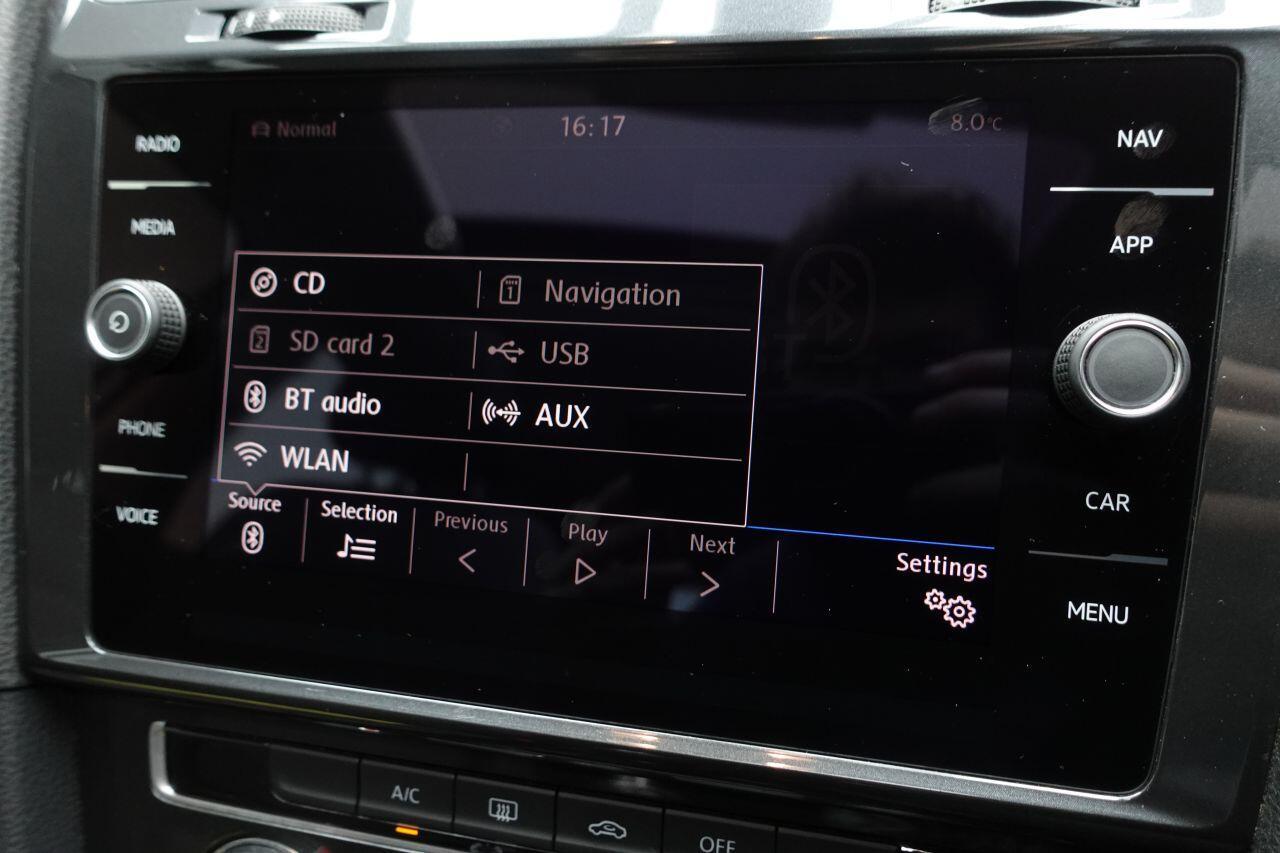 Volkswagen Golf - Image 37