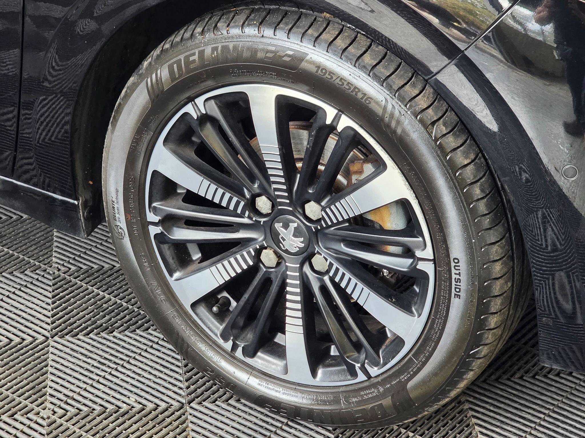Peugeot 208 - Image 10