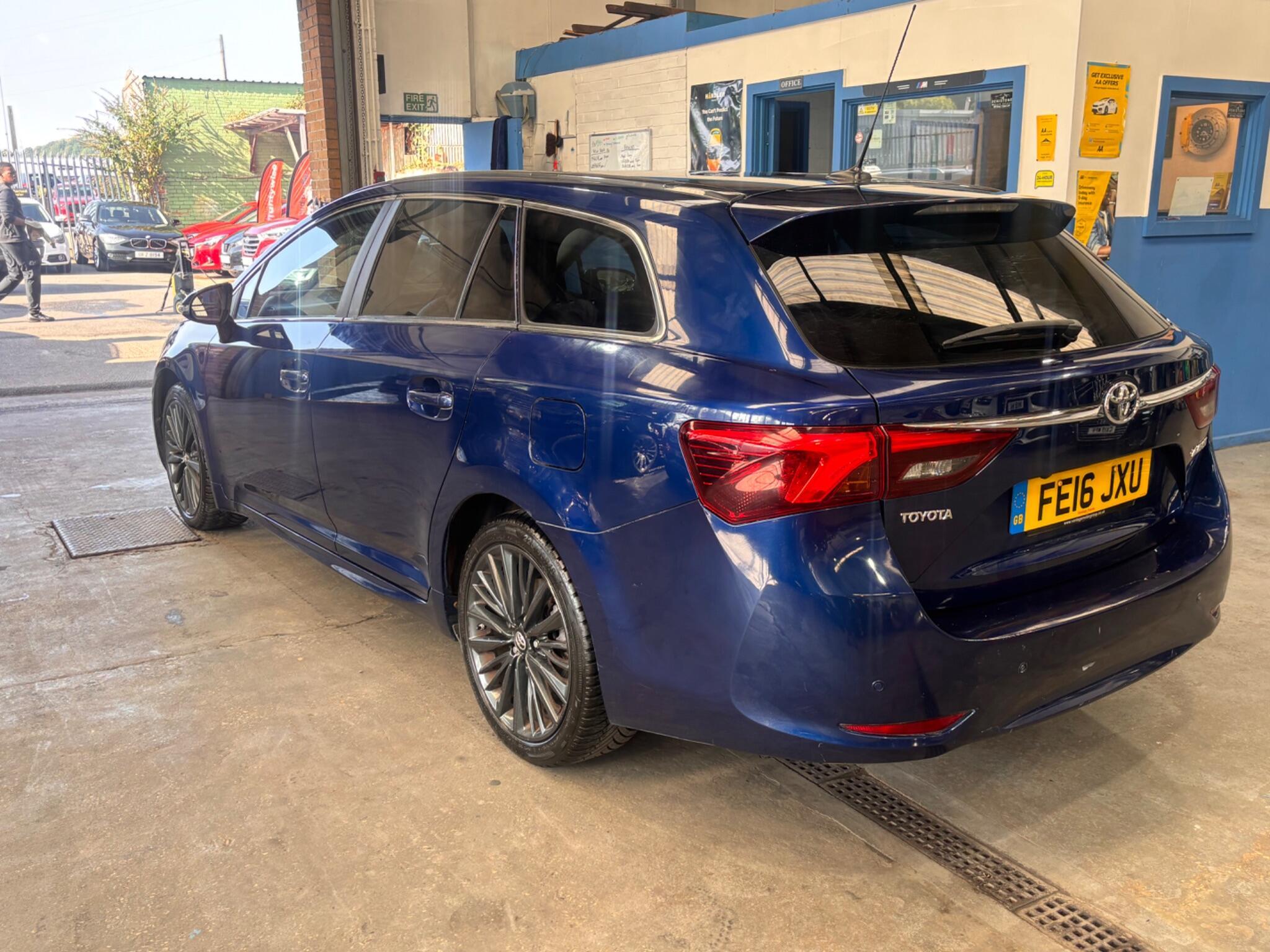 Toyota Avensis - Image 4