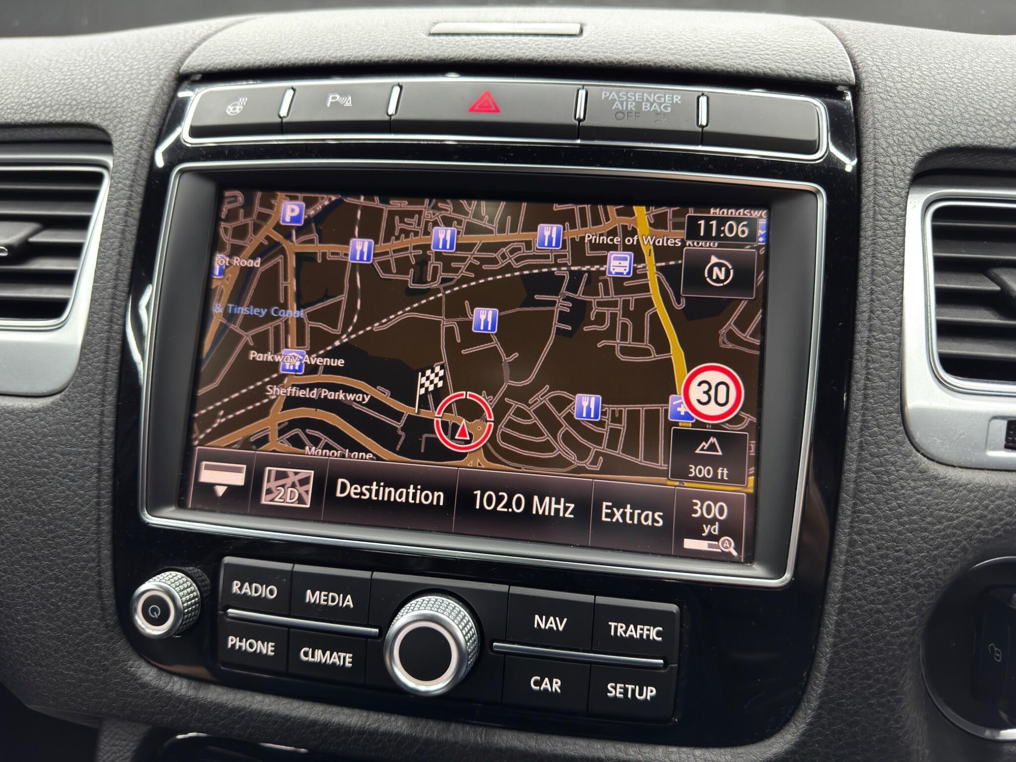 Volkswagen Touareg - Image 25