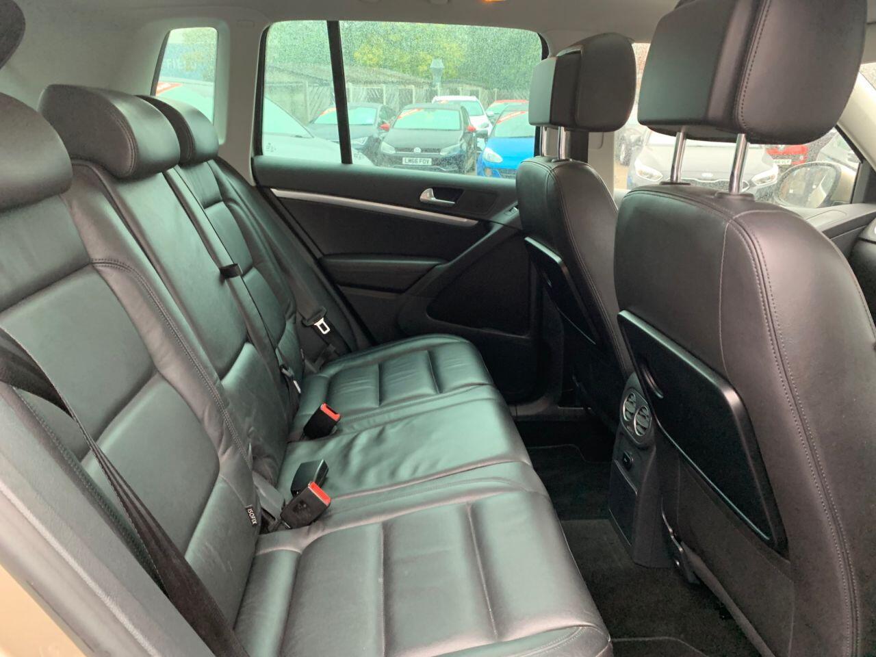 Volkswagen Tiguan - Image 16