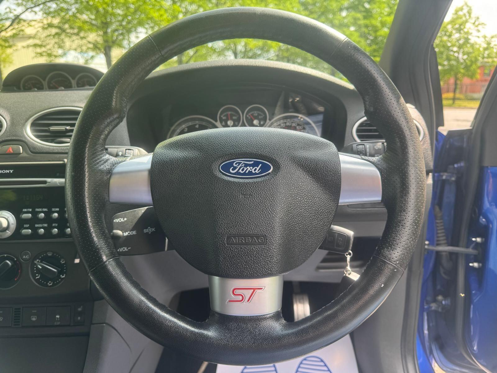 Ford Focus - Image 18