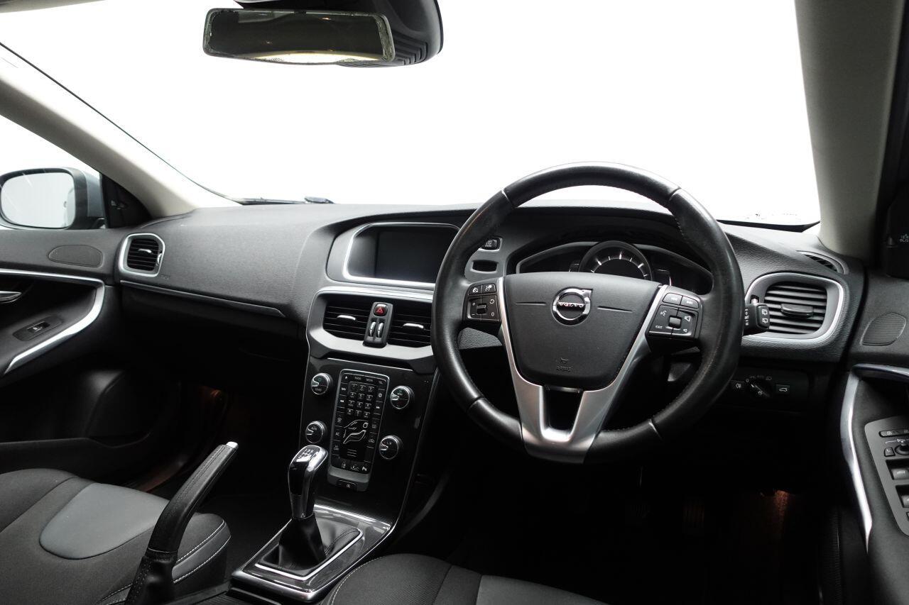 Volvo V40 - Image 17
