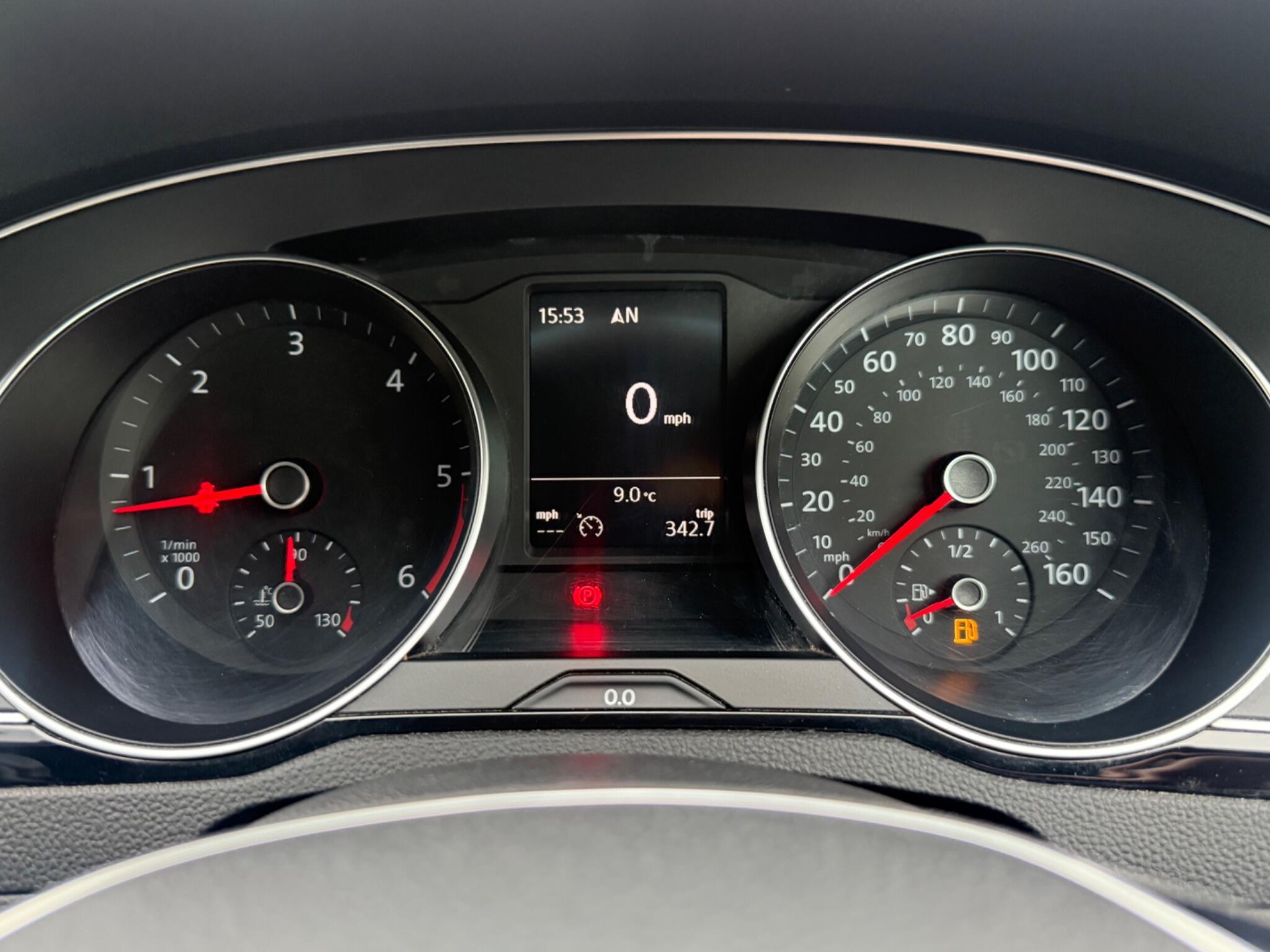 Volkswagen Passat - Image 38