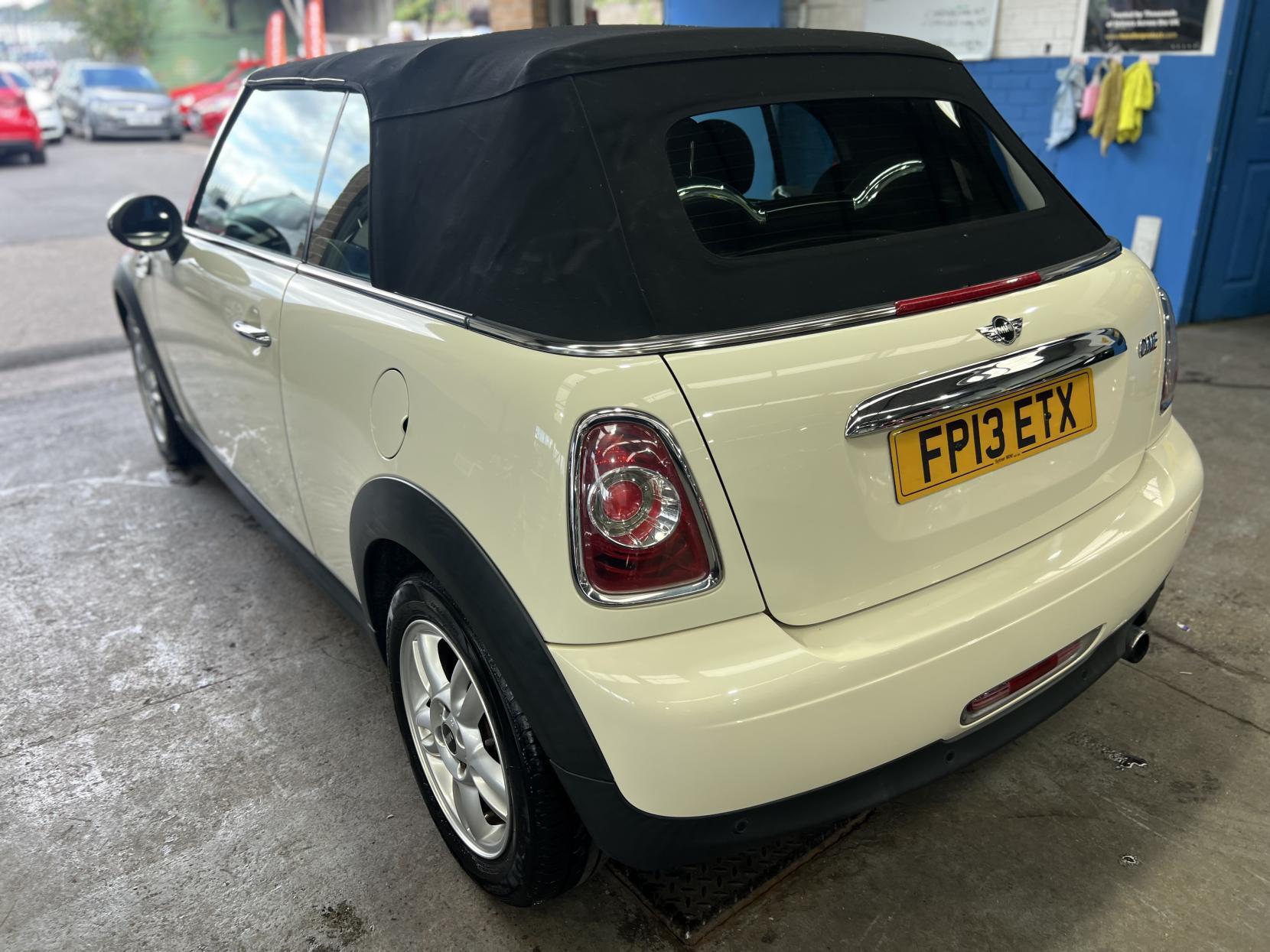 MINI Convertible - Image 7