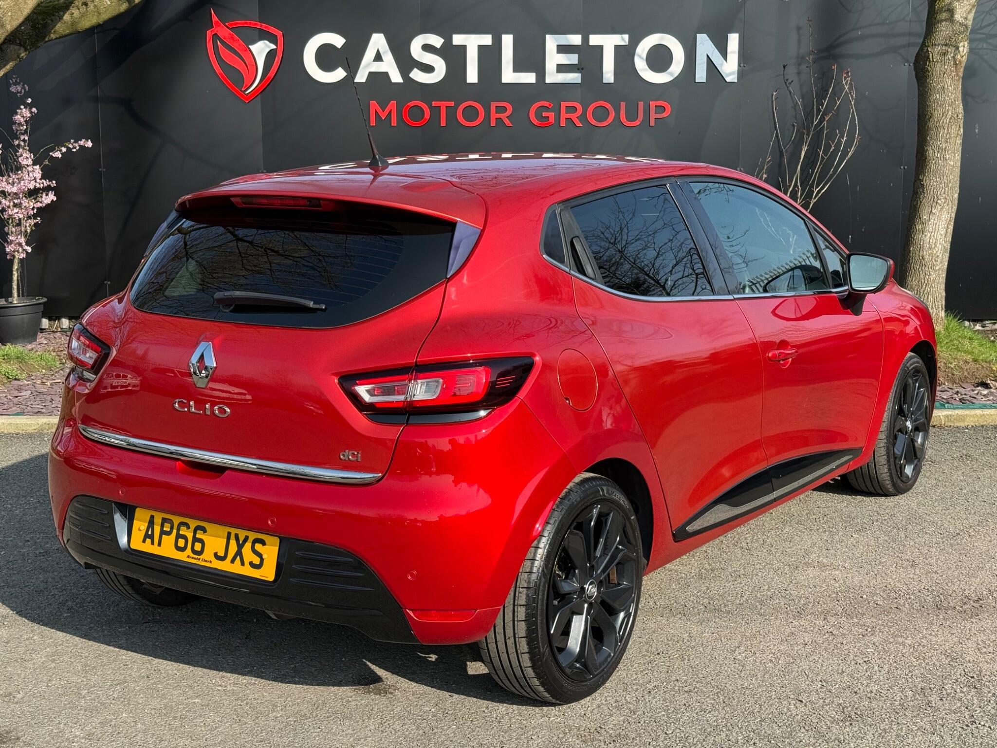 Renault Clio - Image 13