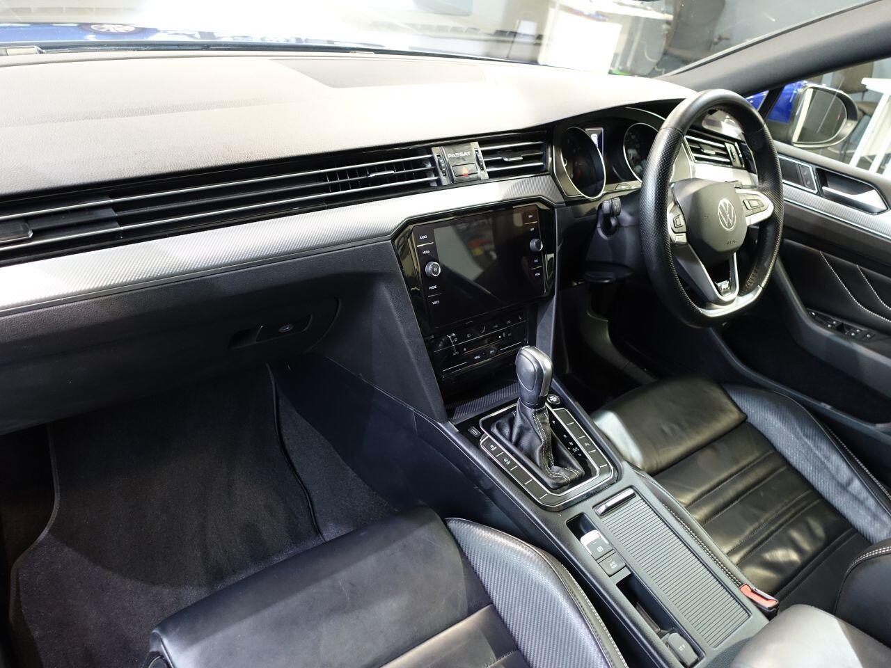 Volkswagen Passat - Image 17